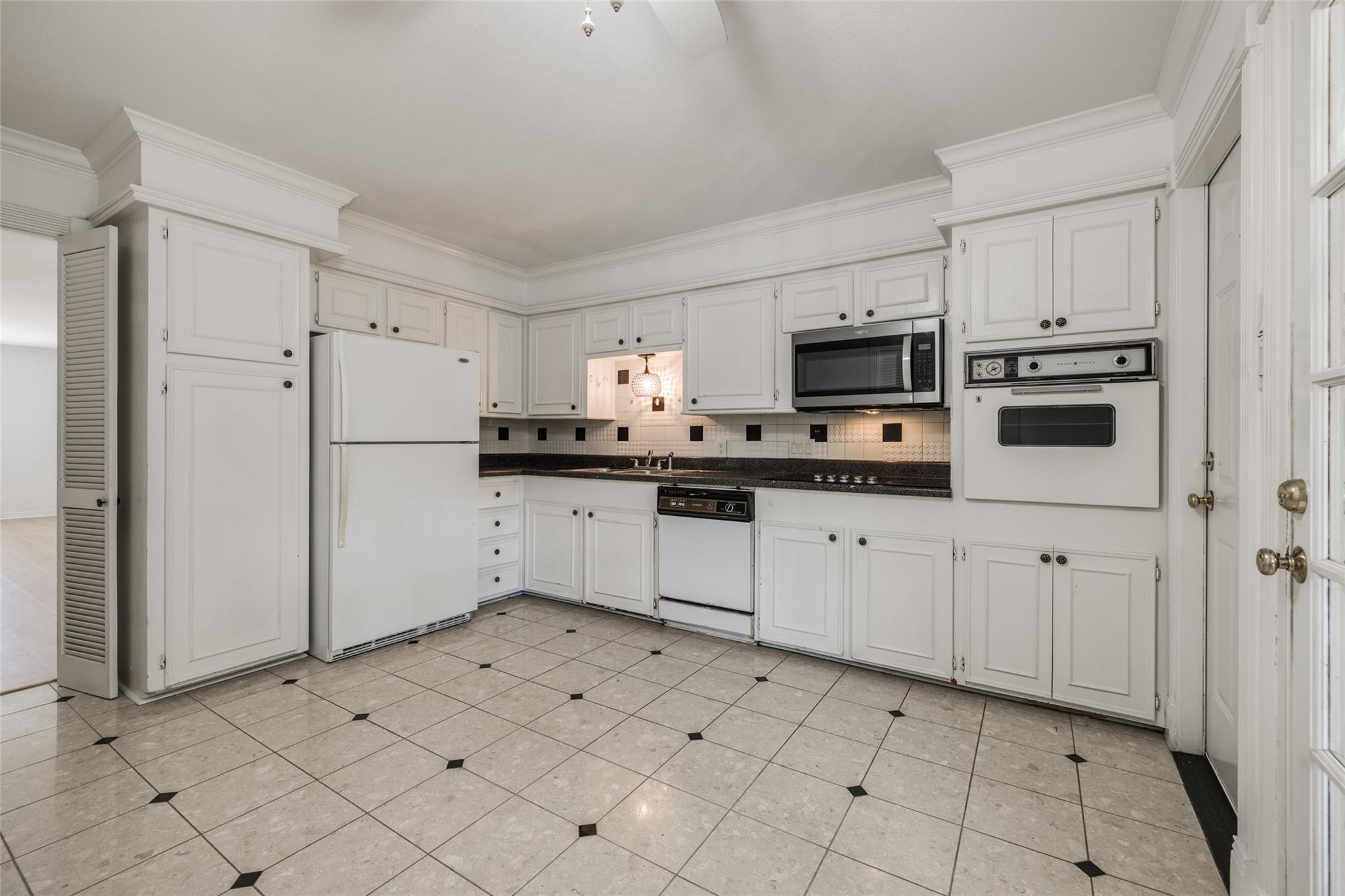 7225 Beechnut Street D Property Photo 14