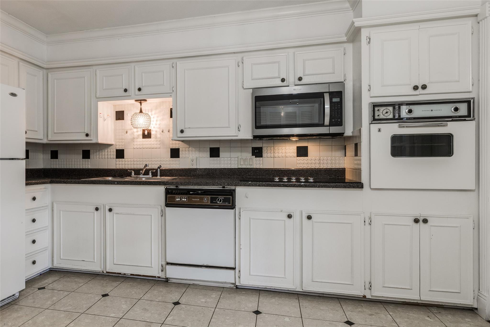 7225 Beechnut Street D Property Photo 15