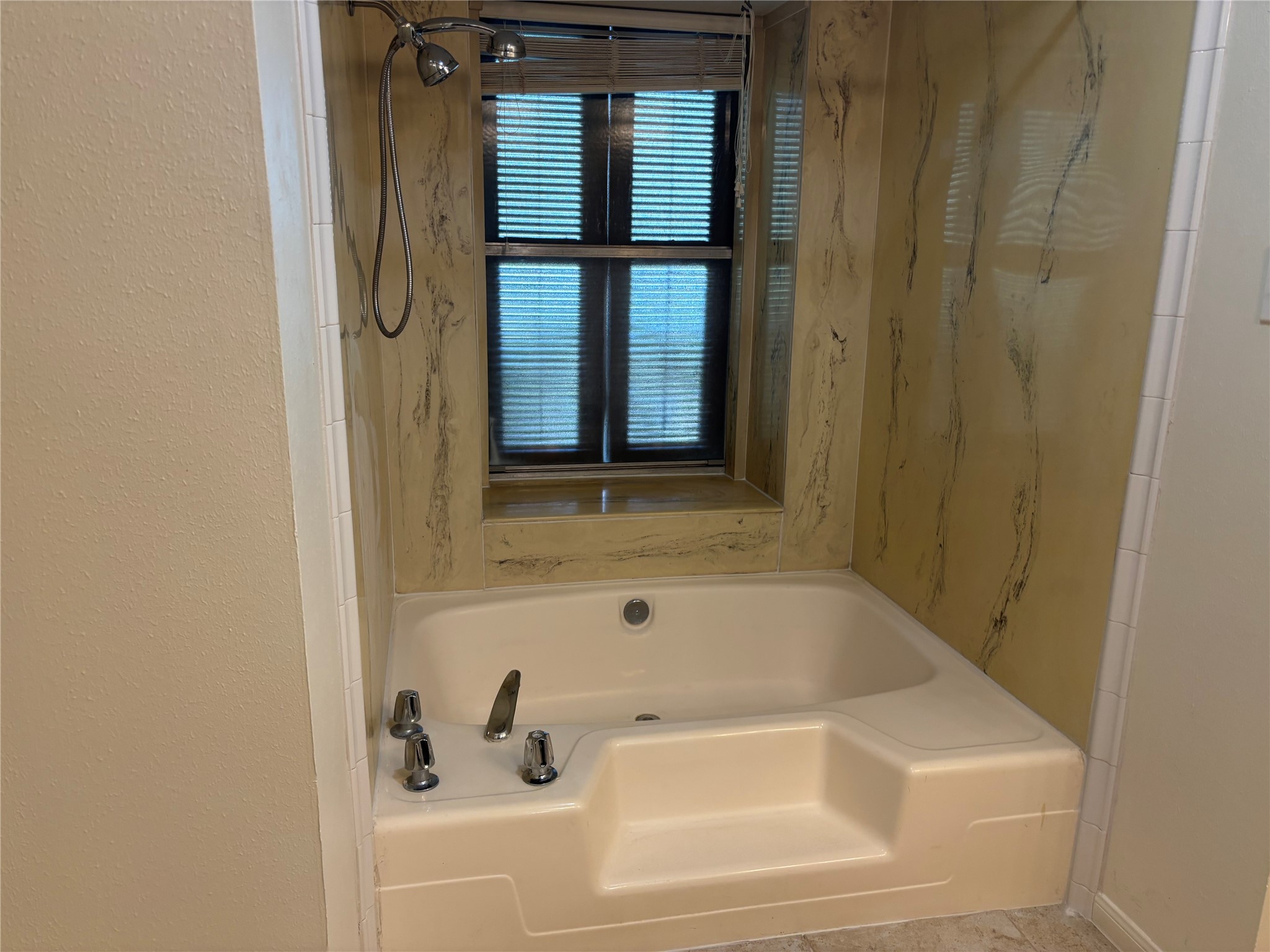 2819 Cambridge Lane Property Photo 6