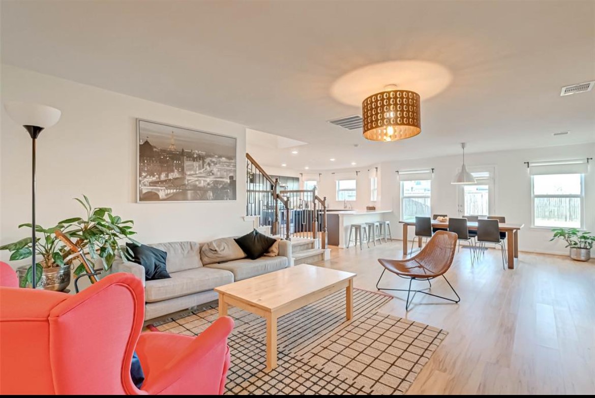 16330 Oakside Hollow Lane Property Photo 1