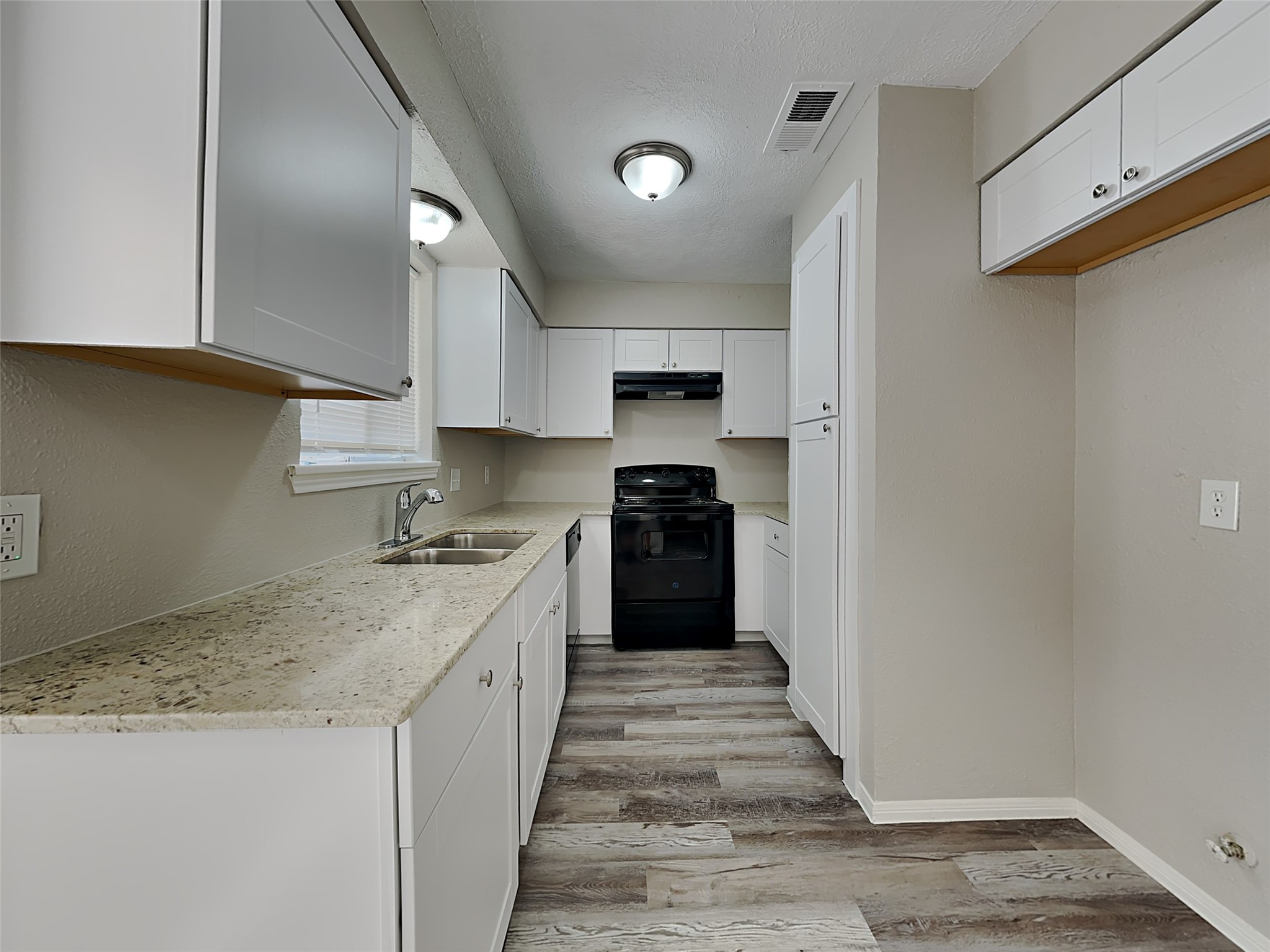 23034 Earlmist Drive Property Photo 3