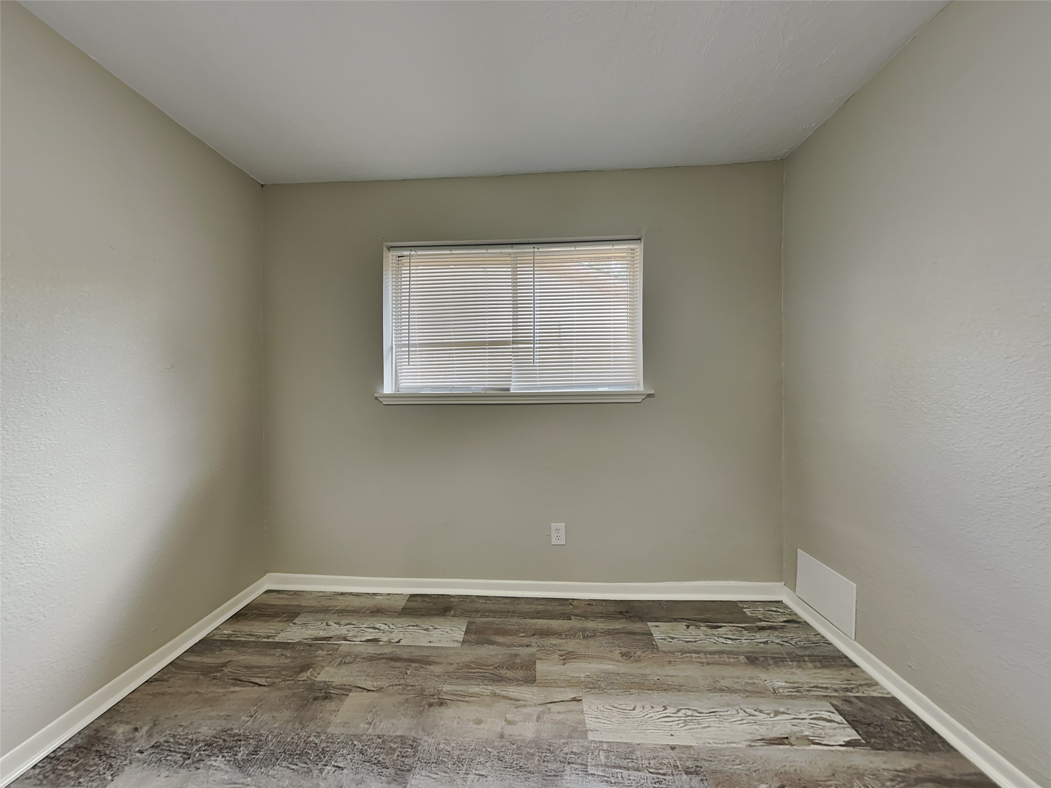 23034 Earlmist Drive Property Photo 10