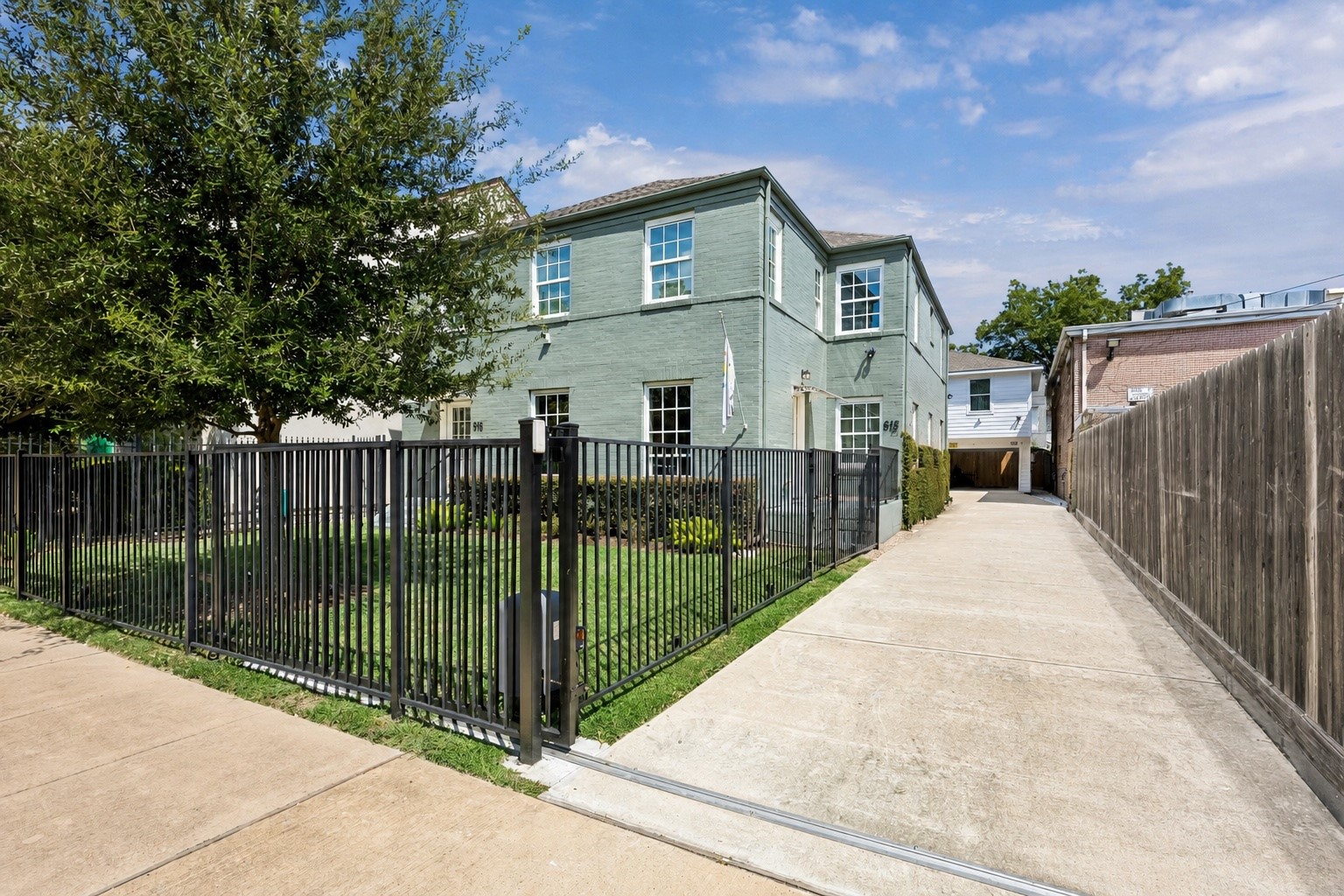 618 Branard Street Property Photo 2