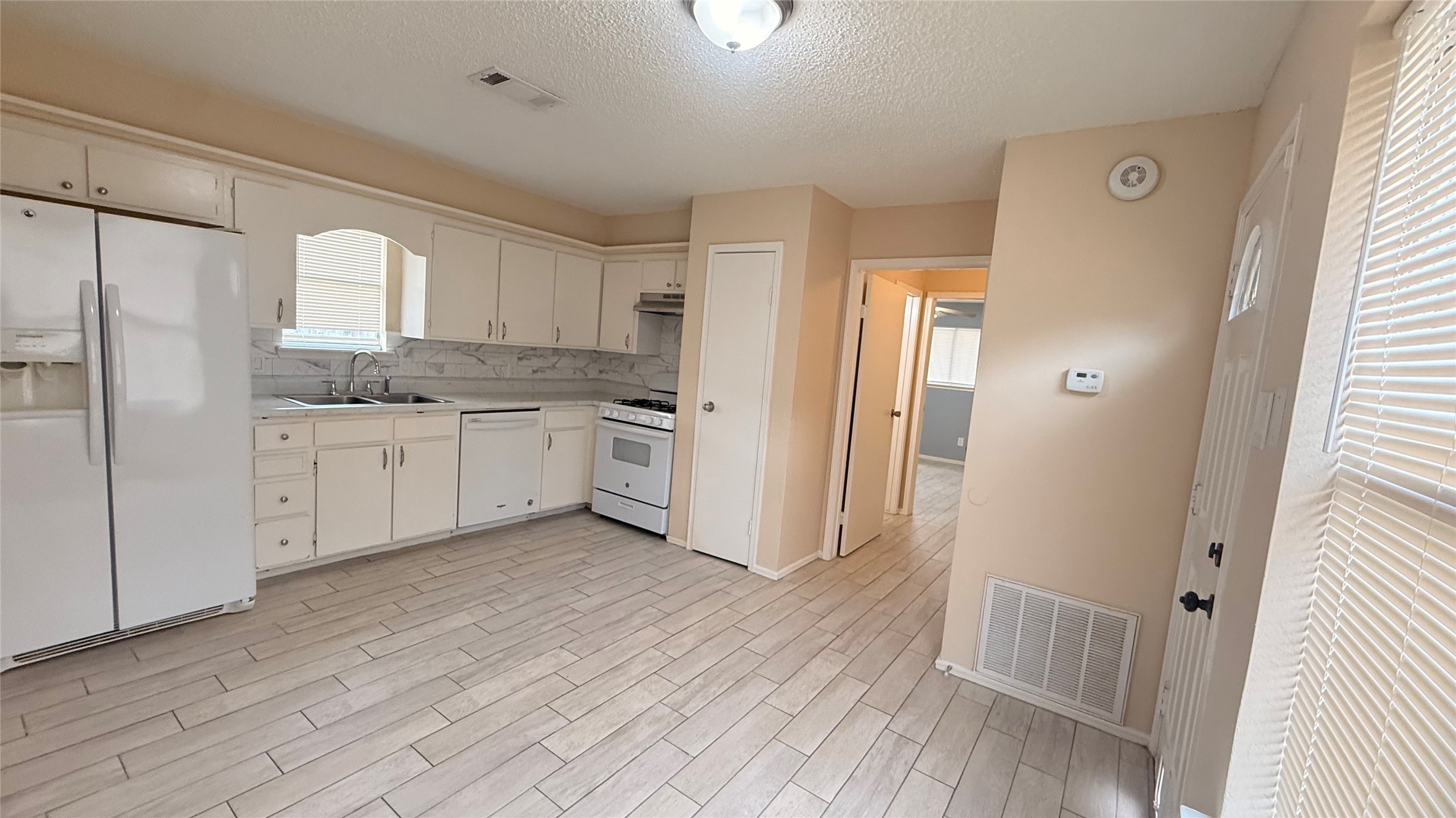 5034 Reno Drive Property Photo 6