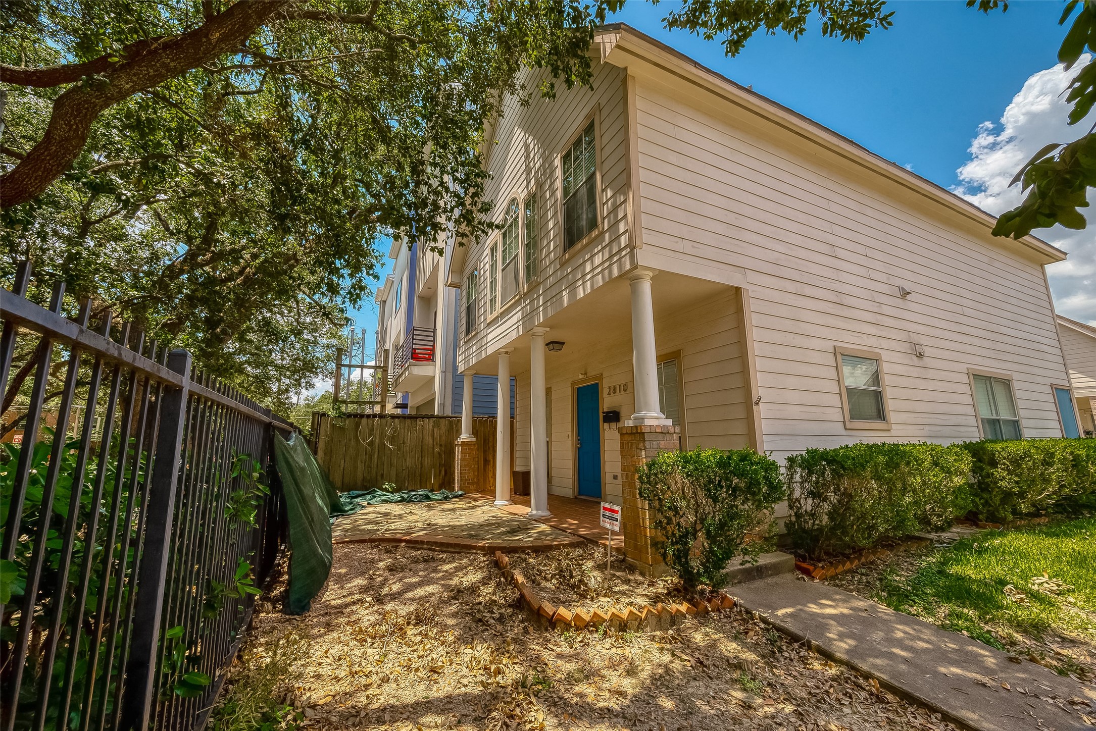 2810 Austin Street Property Photo 4