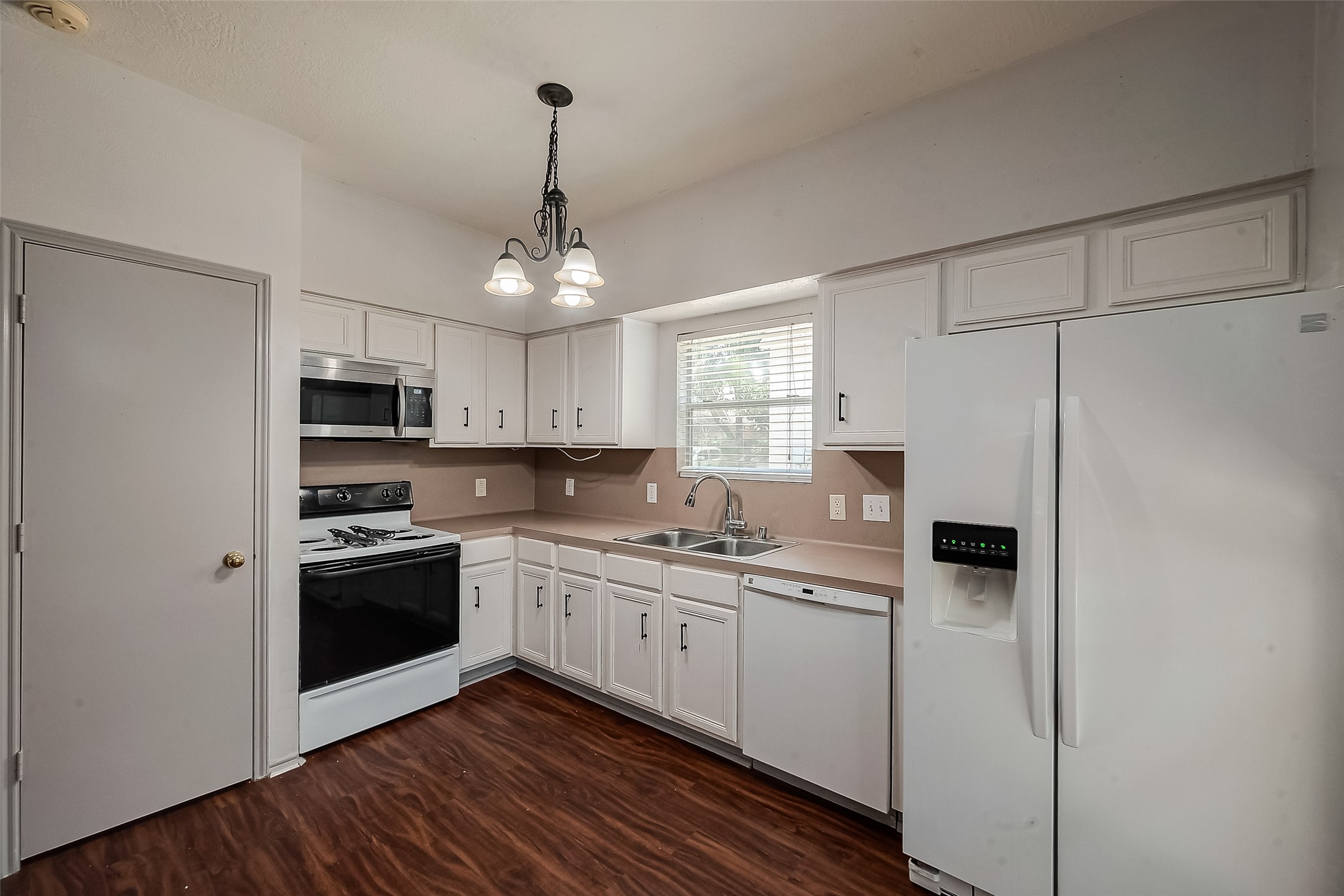 2810 Austin Street Property Photo 11