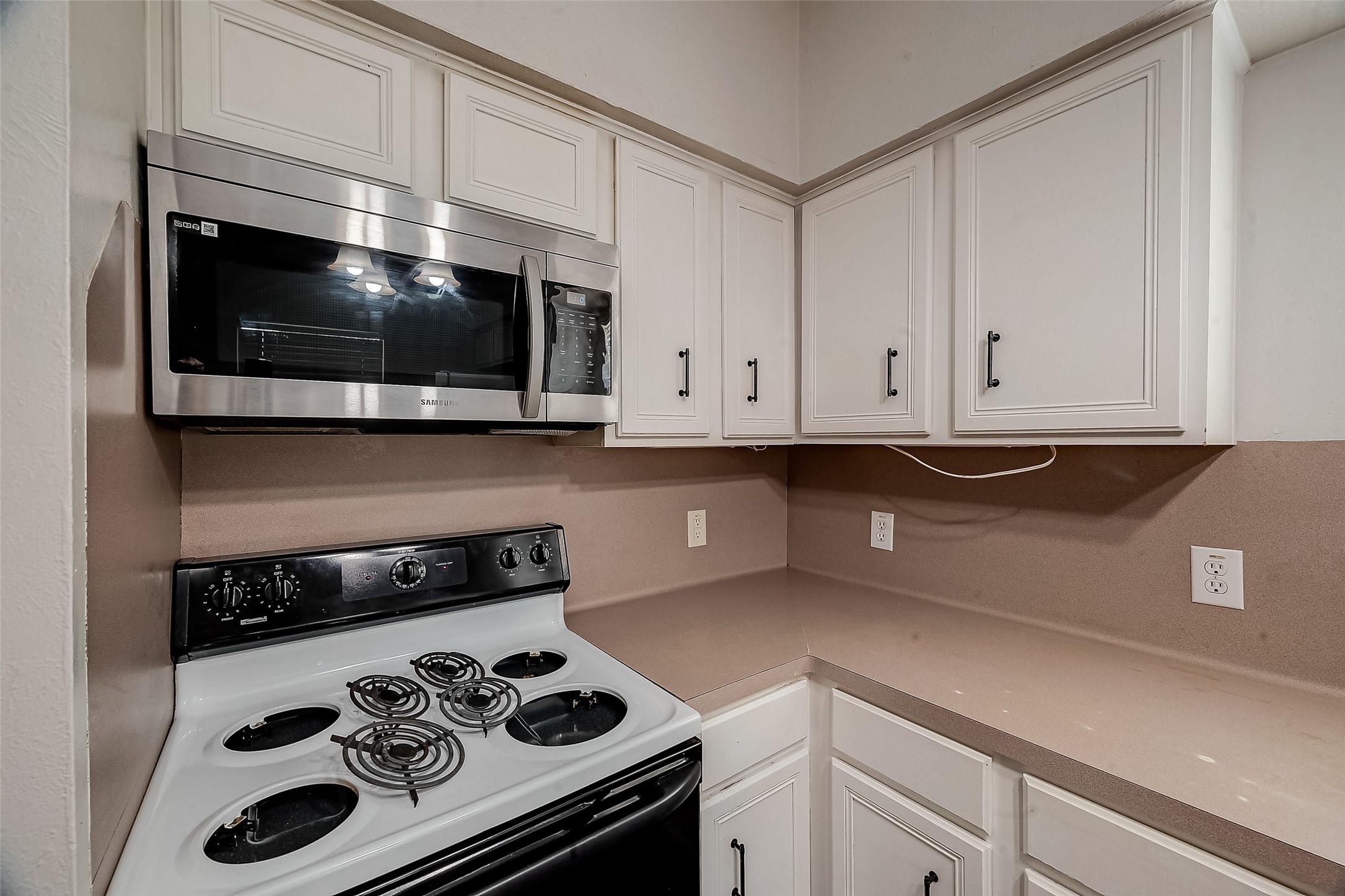 2810 Austin Street Property Photo 14