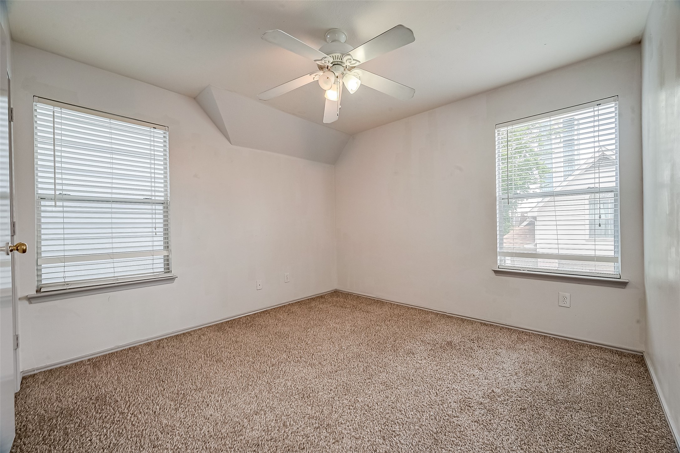 2810 Austin Street Property Photo 25