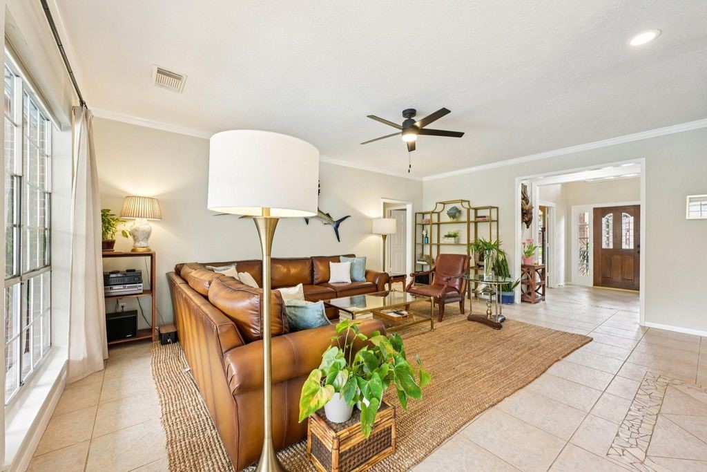2202 Castle Bay Drive Property Photo 9