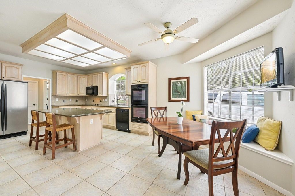 2202 Castle Bay Drive Property Photo 16