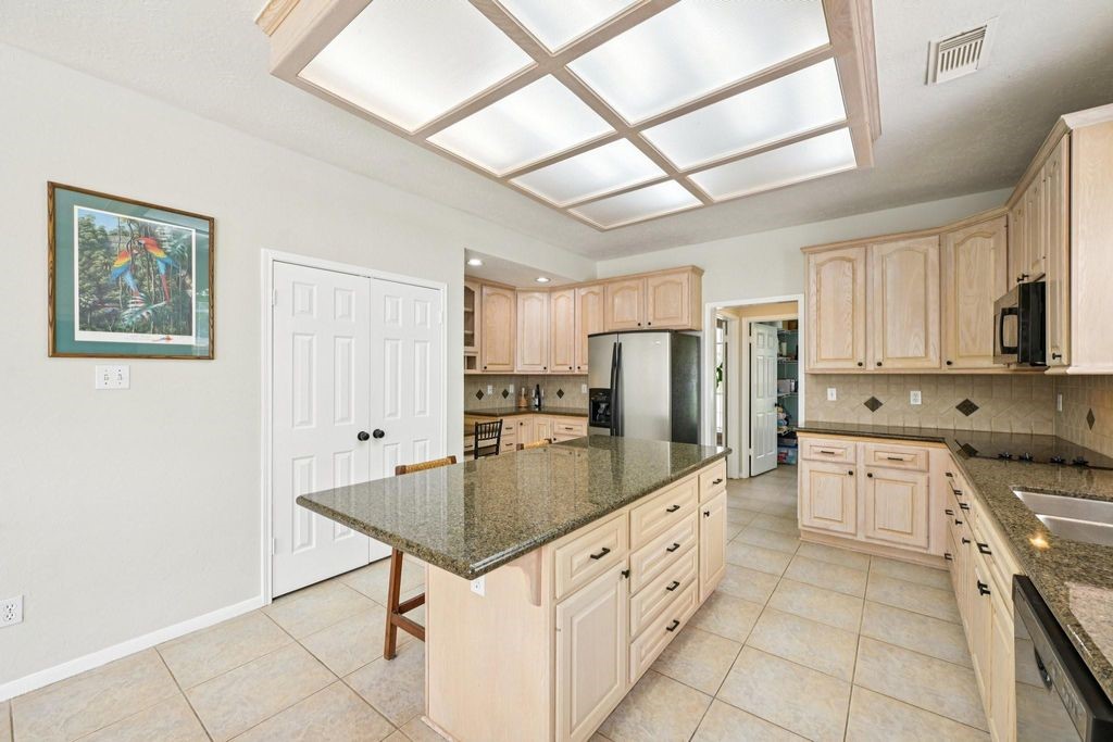 2202 Castle Bay Drive Property Photo 18