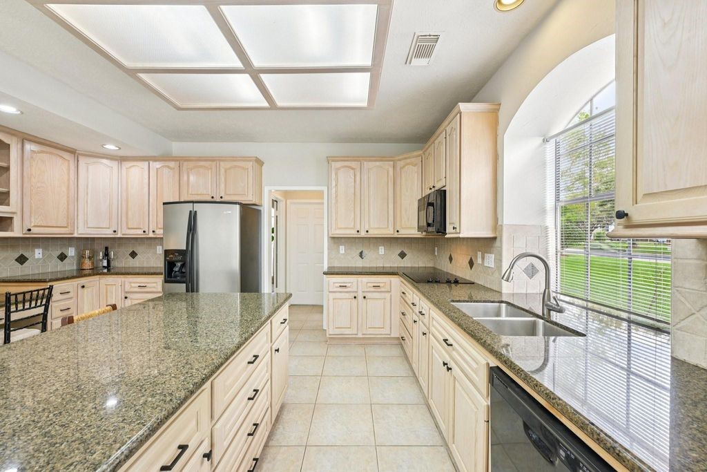 2202 Castle Bay Drive Property Photo 19