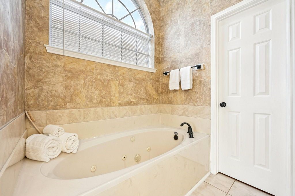 2202 Castle Bay Drive Property Photo 29