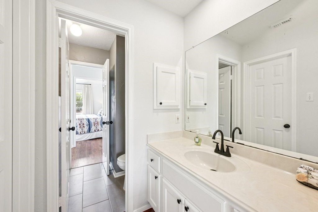 2202 Castle Bay Drive Property Photo 35
