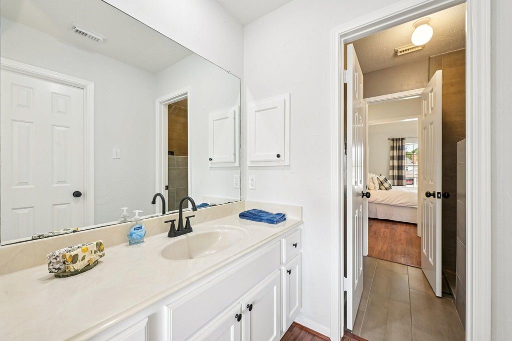 2202 Castle Bay Drive Property Photo 37