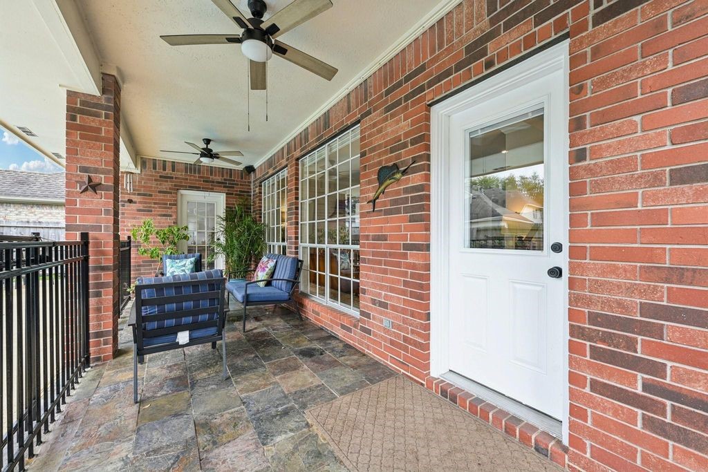 2202 Castle Bay Drive Property Photo 42