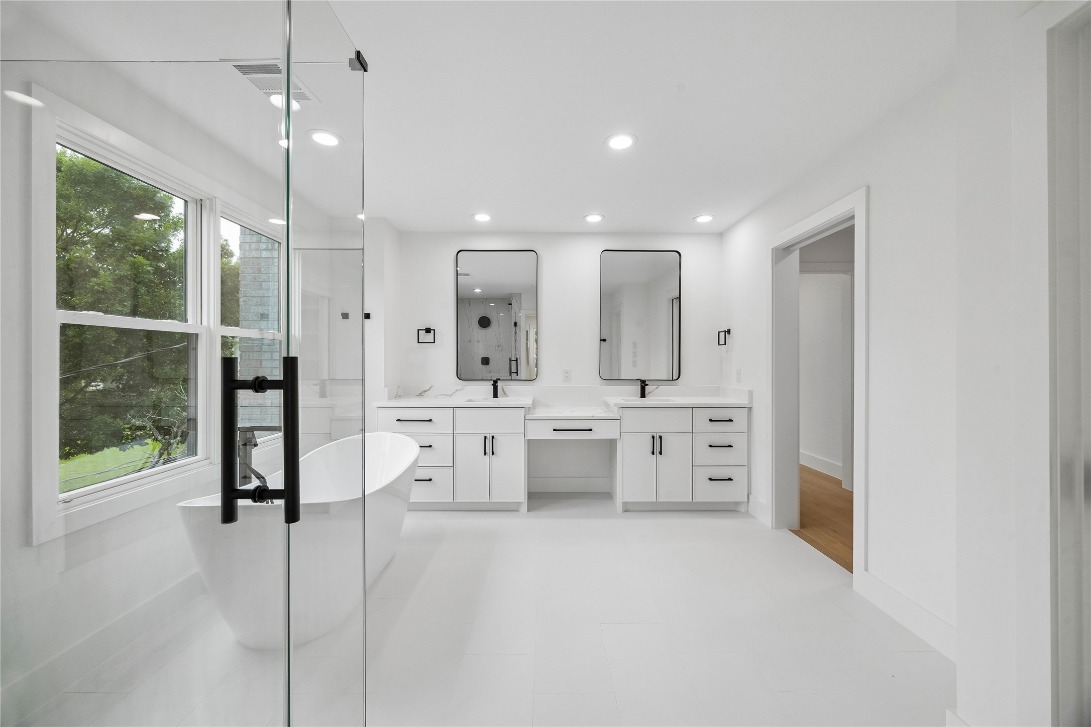 111 E 18th Street Property Photo 18