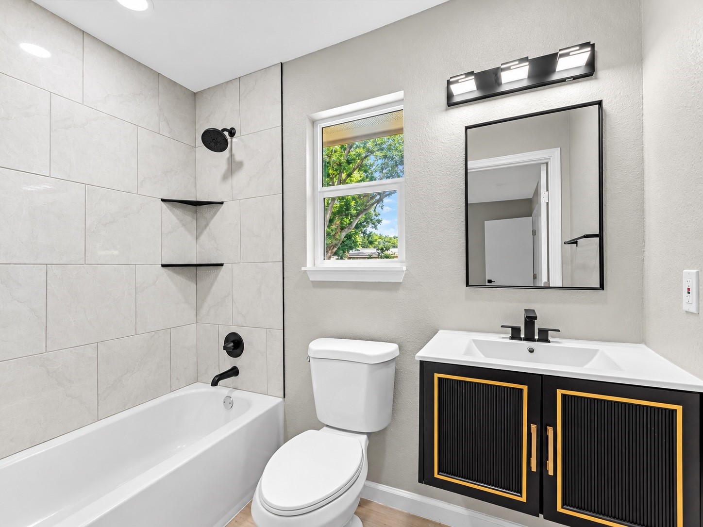 5039 Briscoe Street Property Photo 8