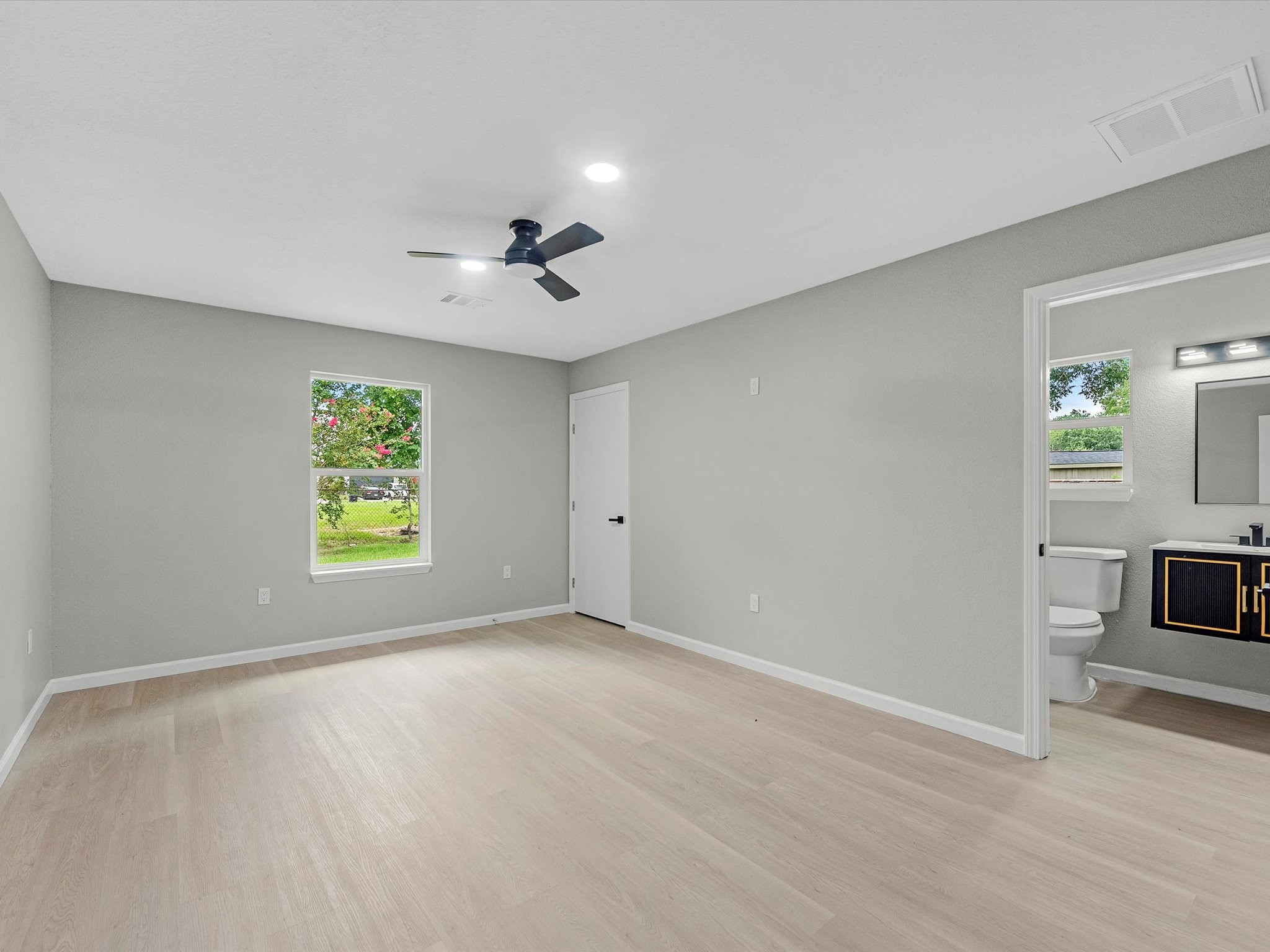 5039 Briscoe Street Property Photo 10