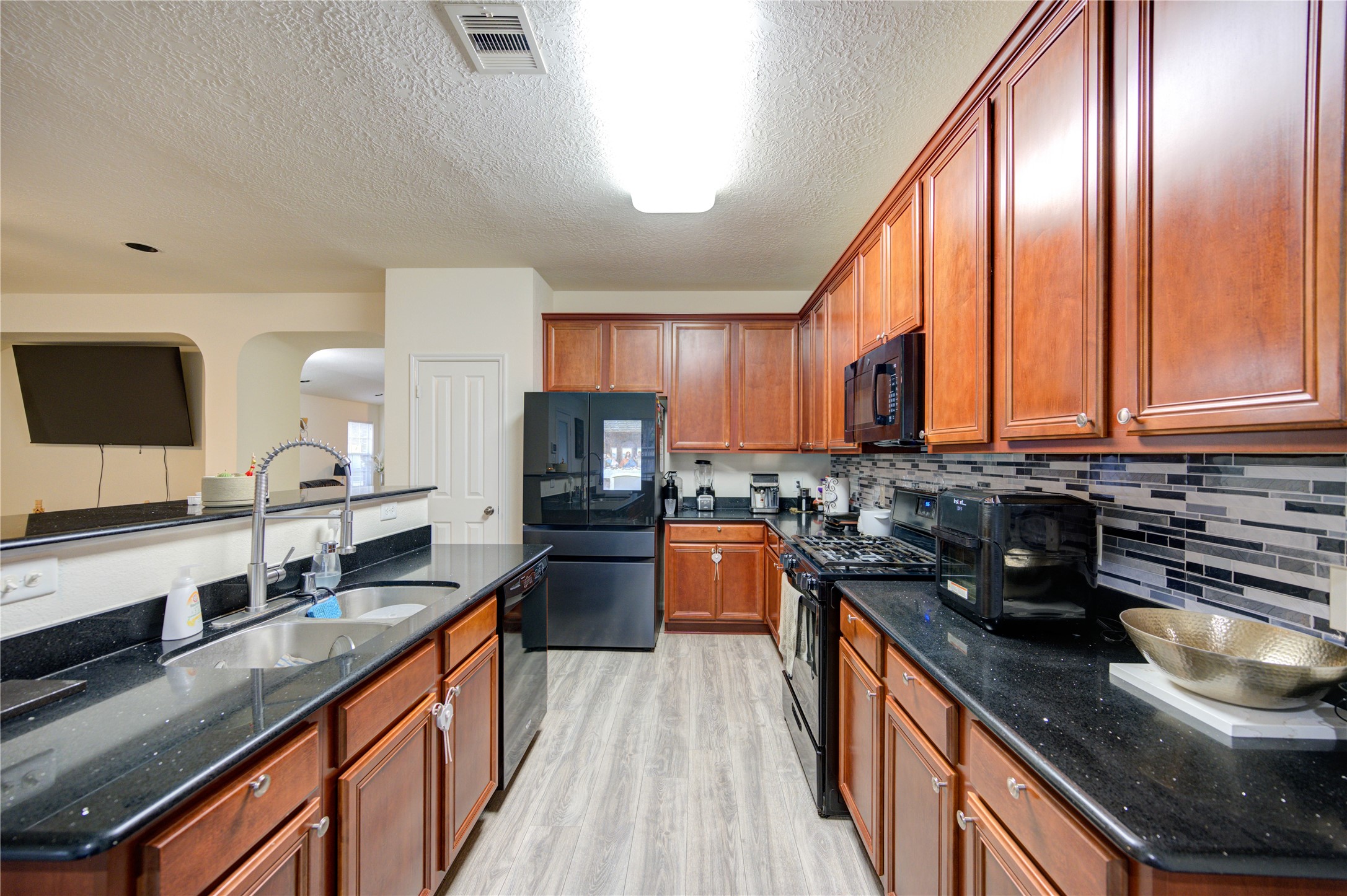 16211 Peach Bluff Lane Property Photo 24