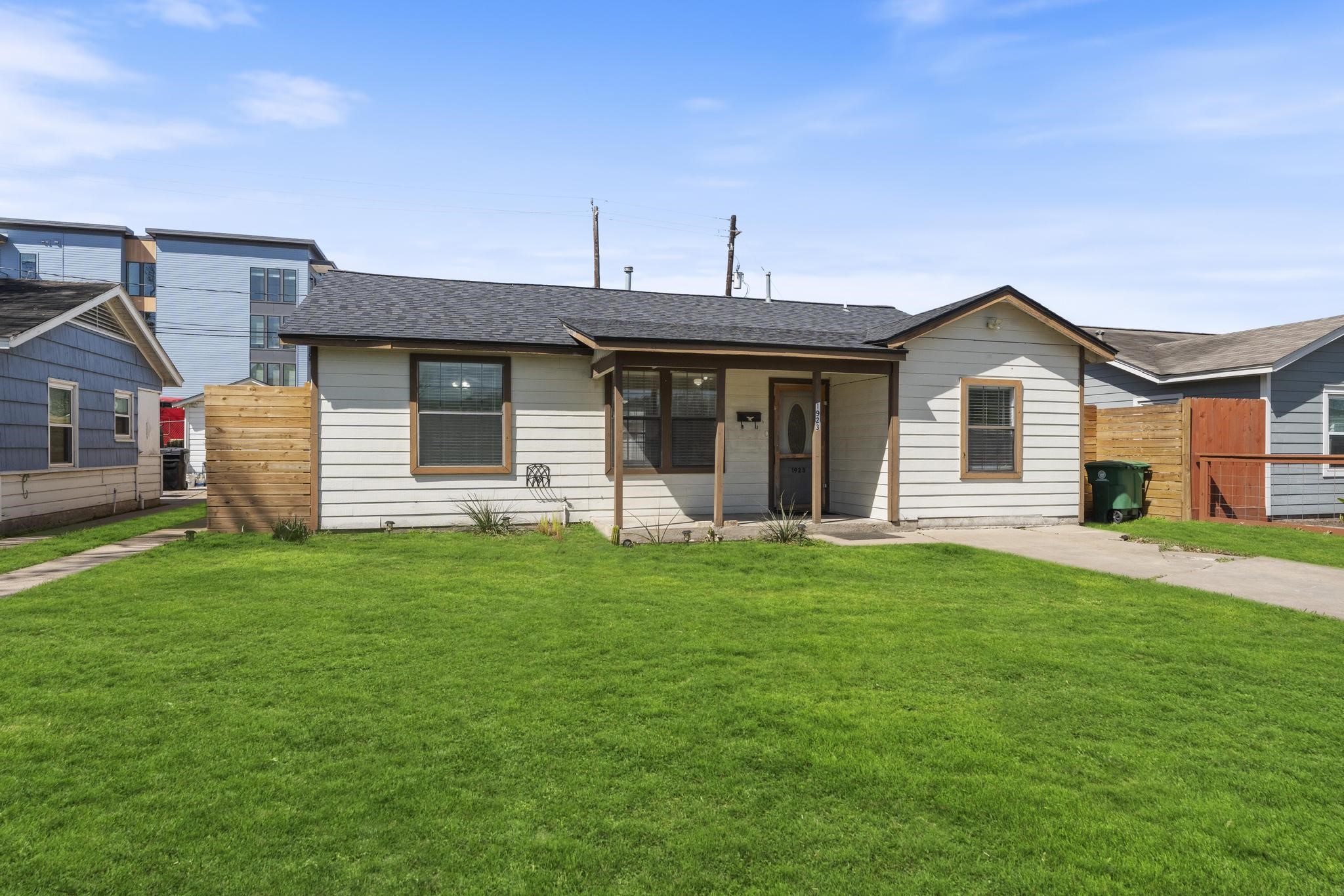 1923 Tabor Street Property Photo 4