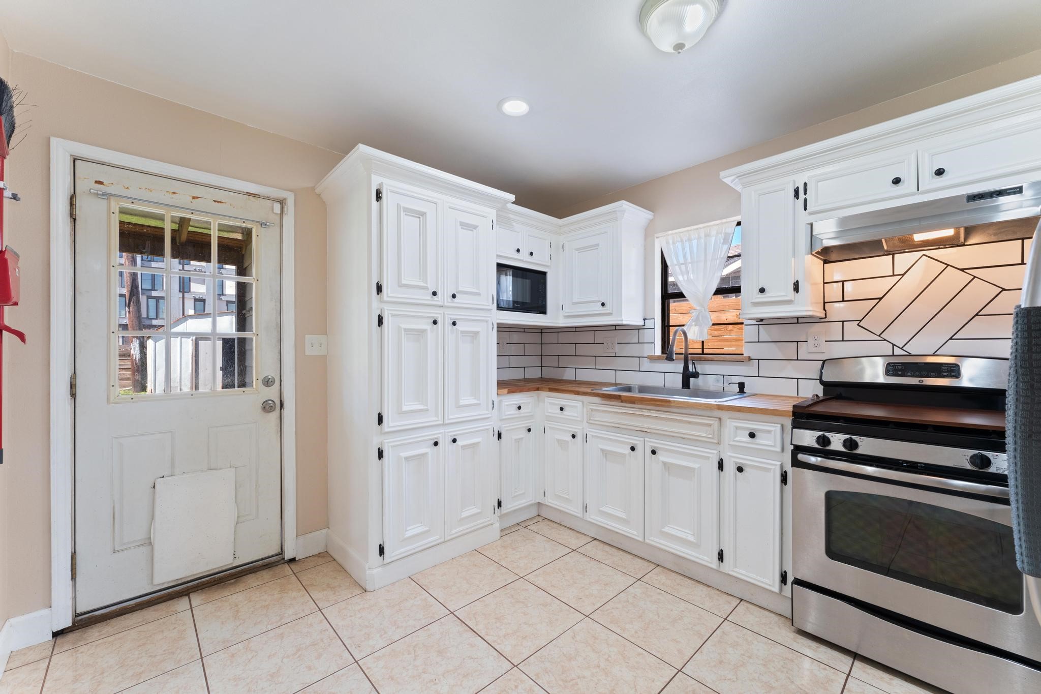 1923 Tabor Street Property Photo 10