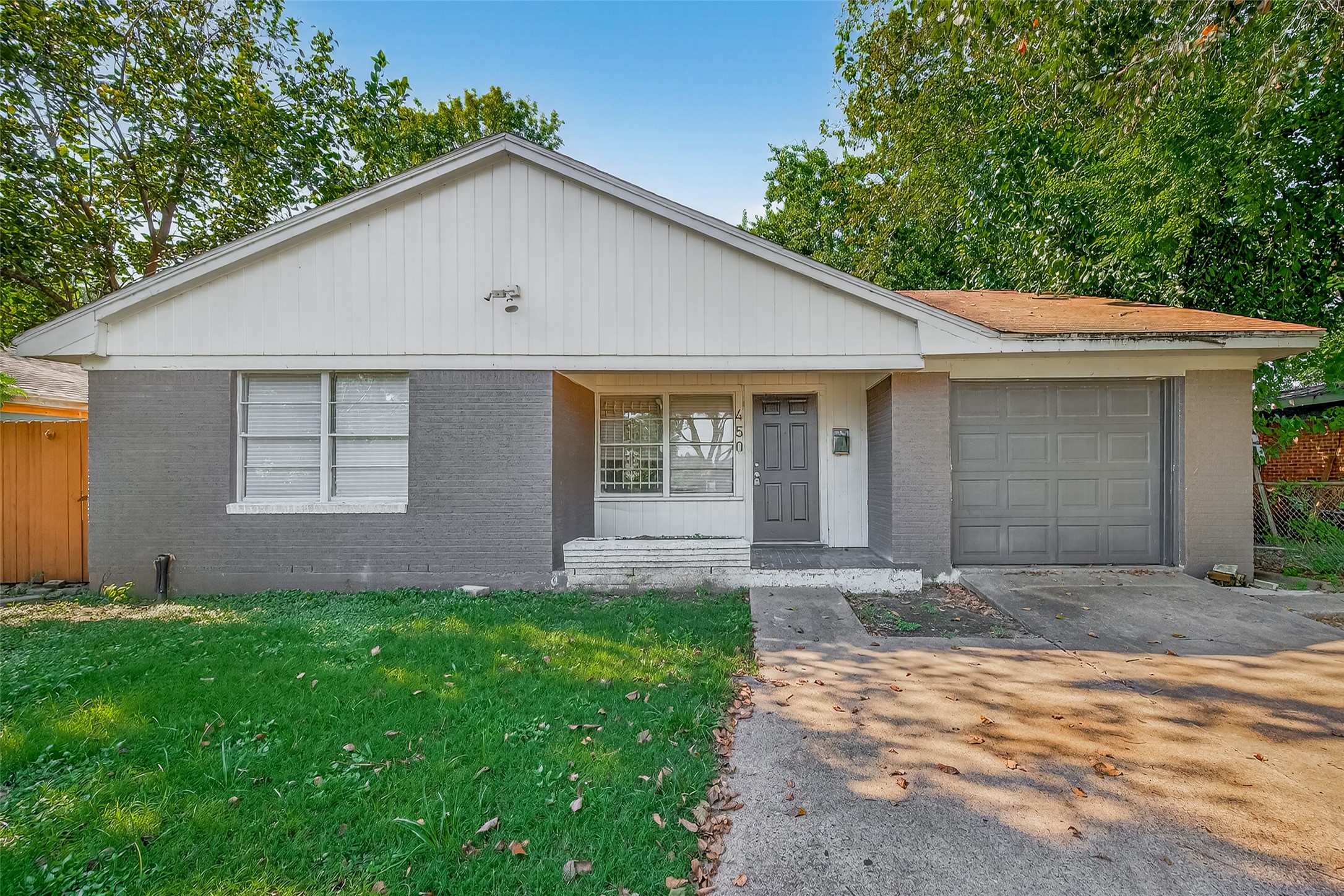 450 Glenburnie Drive Property Photo 1