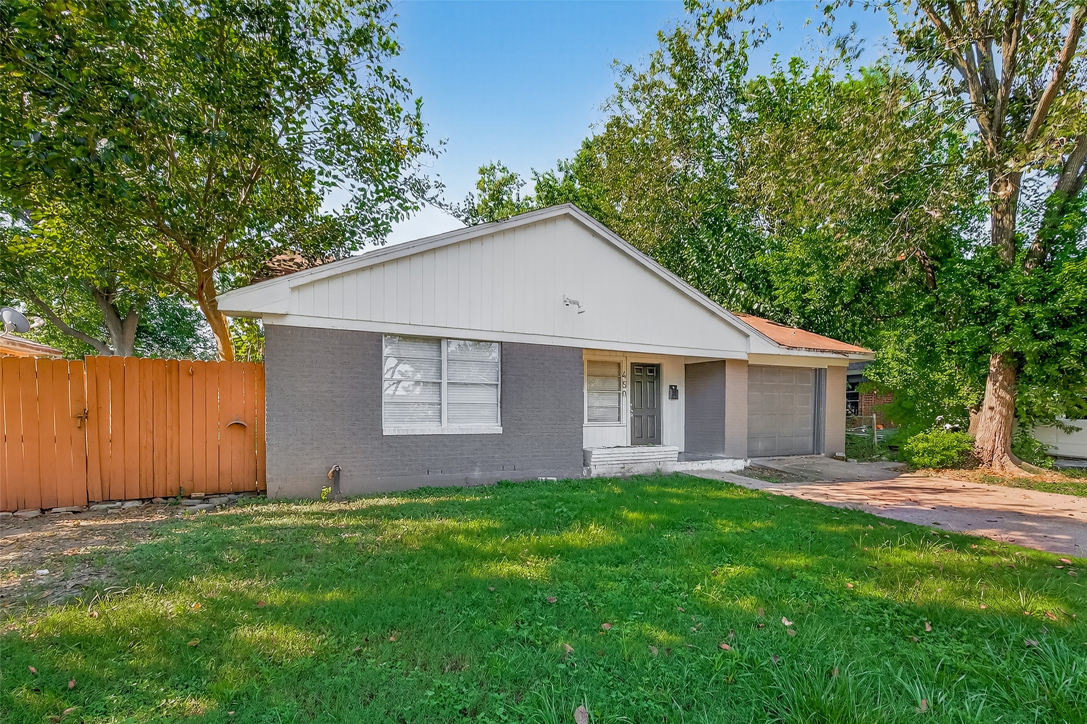 450 Glenburnie Drive Property Photo 2