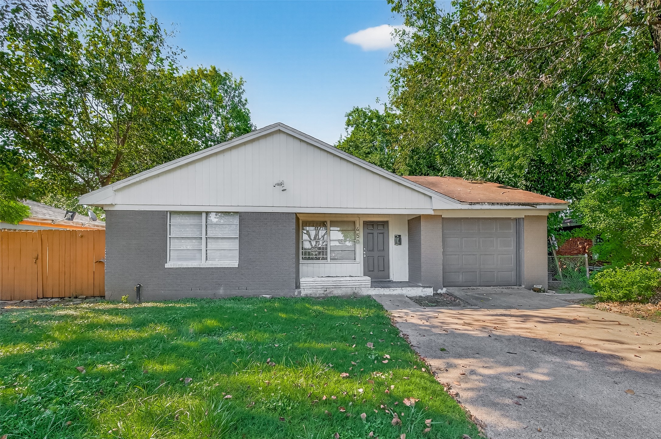 450 Glenburnie Drive Property Photo 3