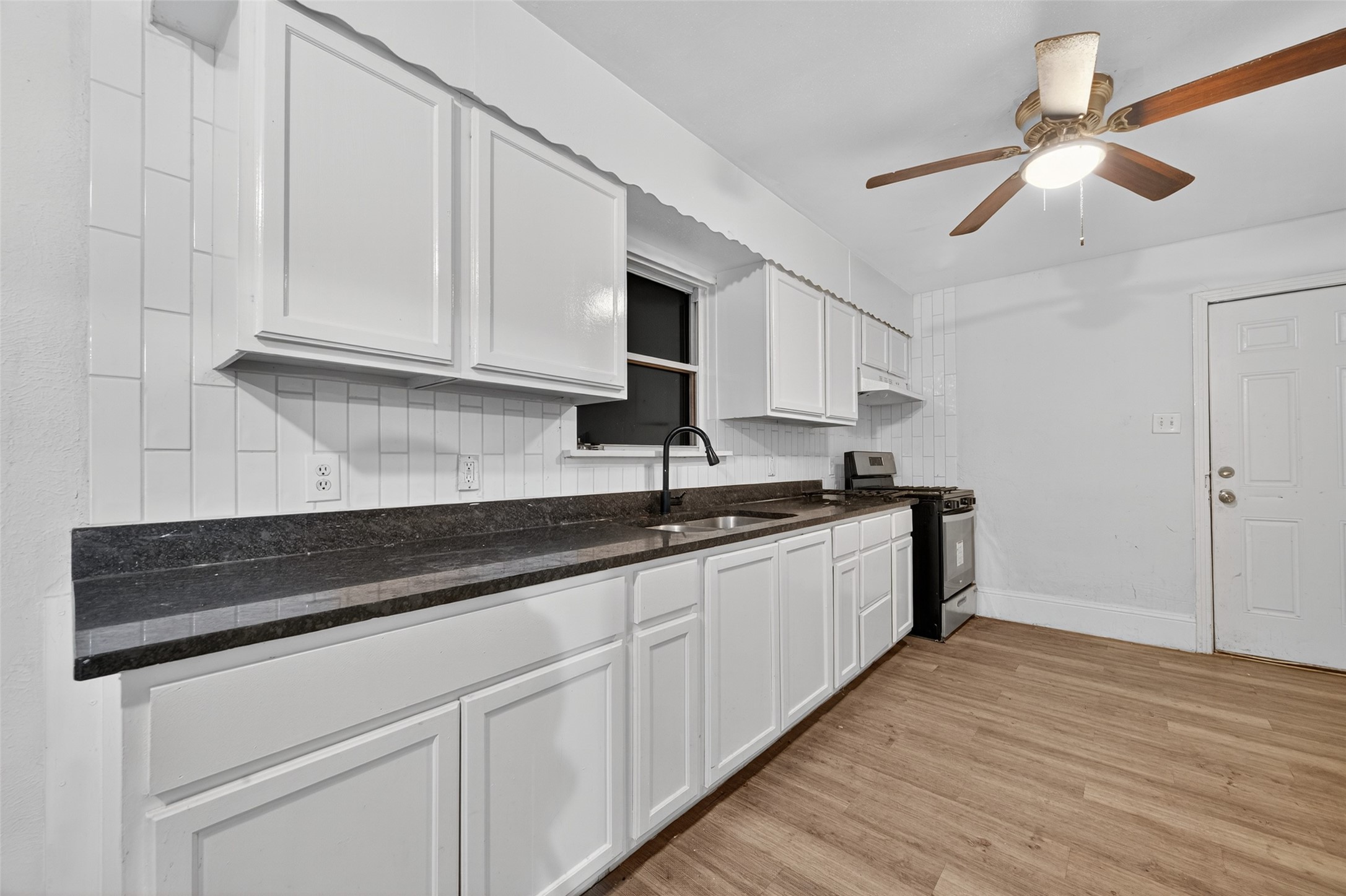 450 Glenburnie Drive Property Photo 11