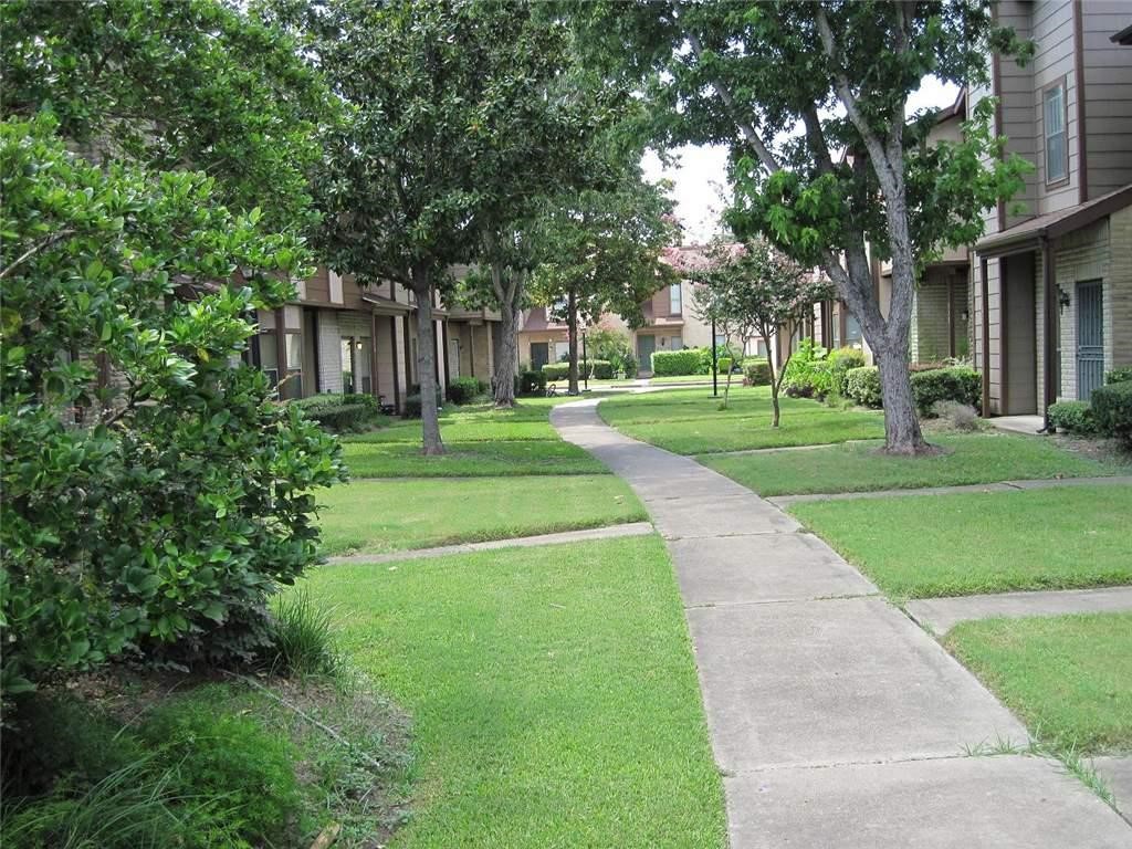 12300 Brookglade Circle 125 Property Photo 2