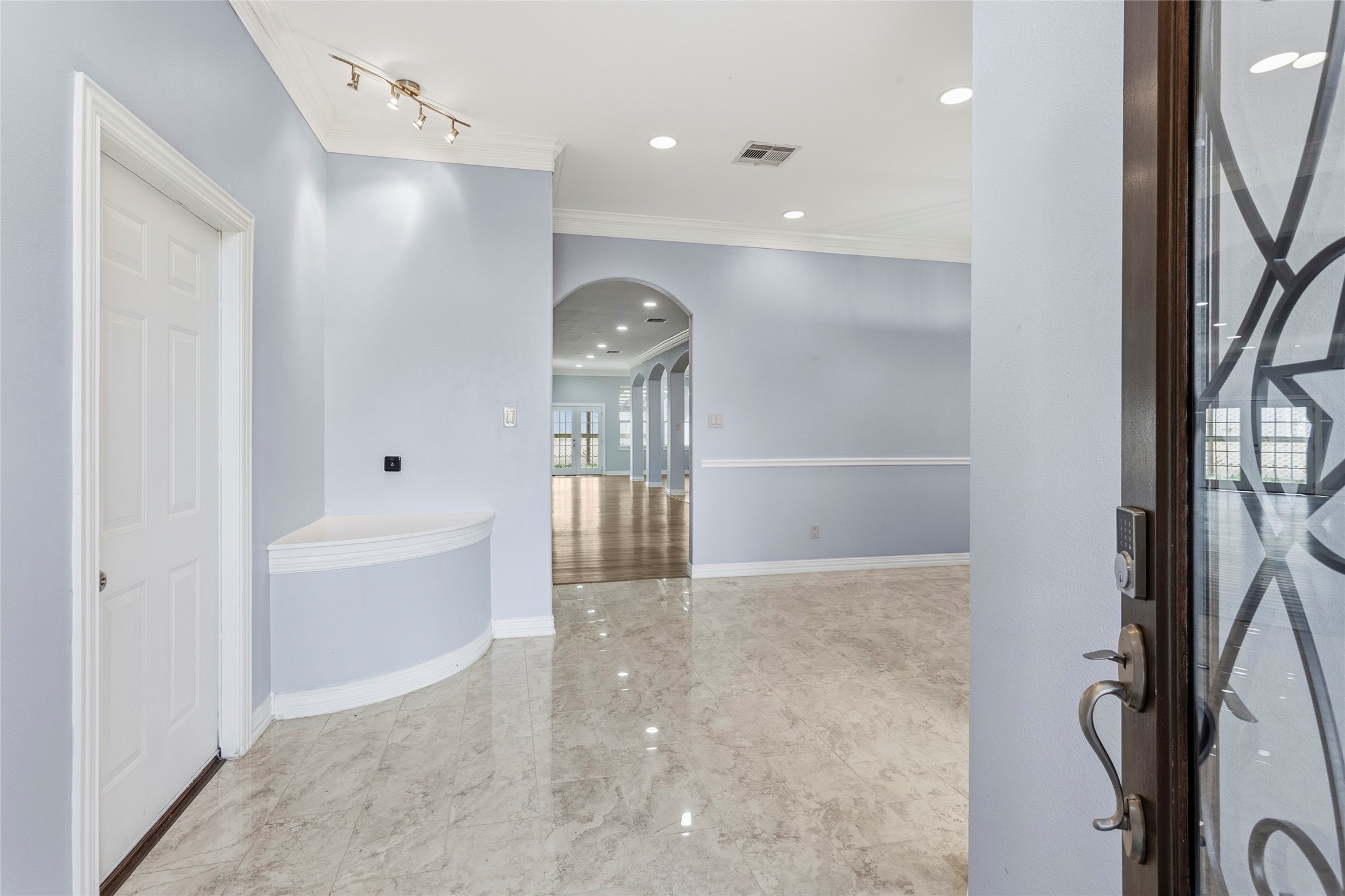 2535 Broadway Street Property Photo 5