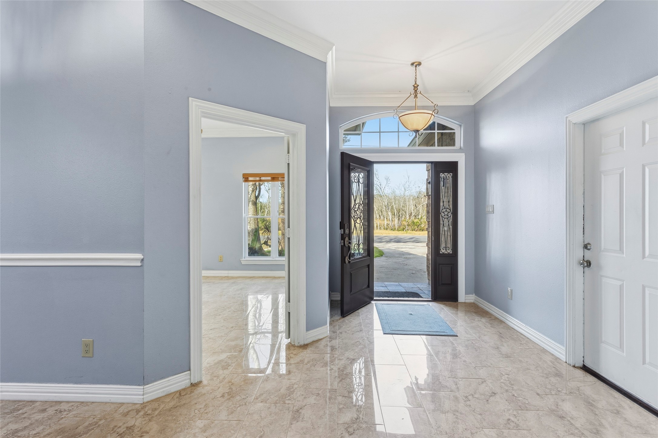 2535 Broadway Street Property Photo 6