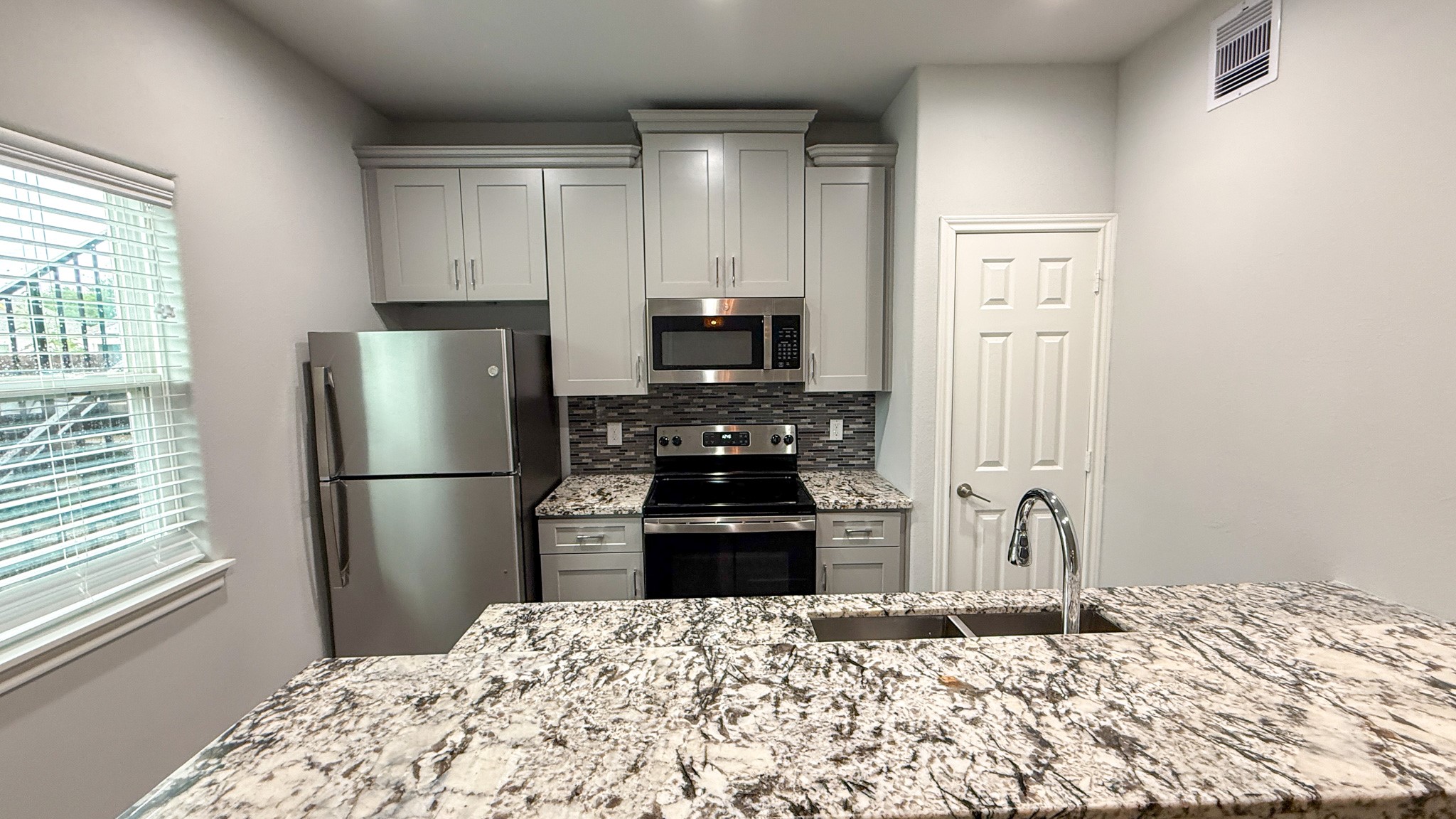 7823 Gladstone Street B2 Property Photo 5