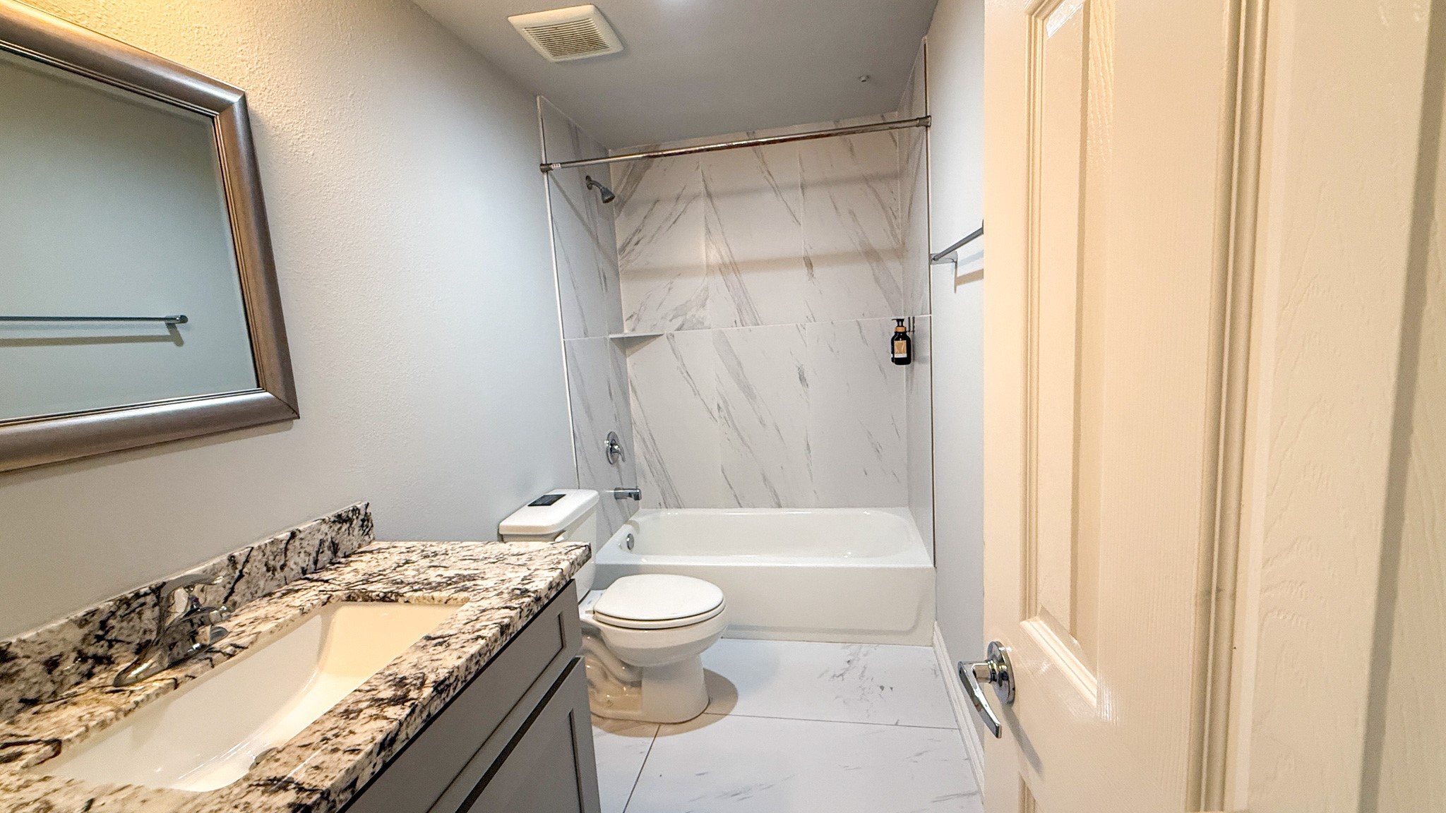 7823 Gladstone Street B2 Property Photo 7