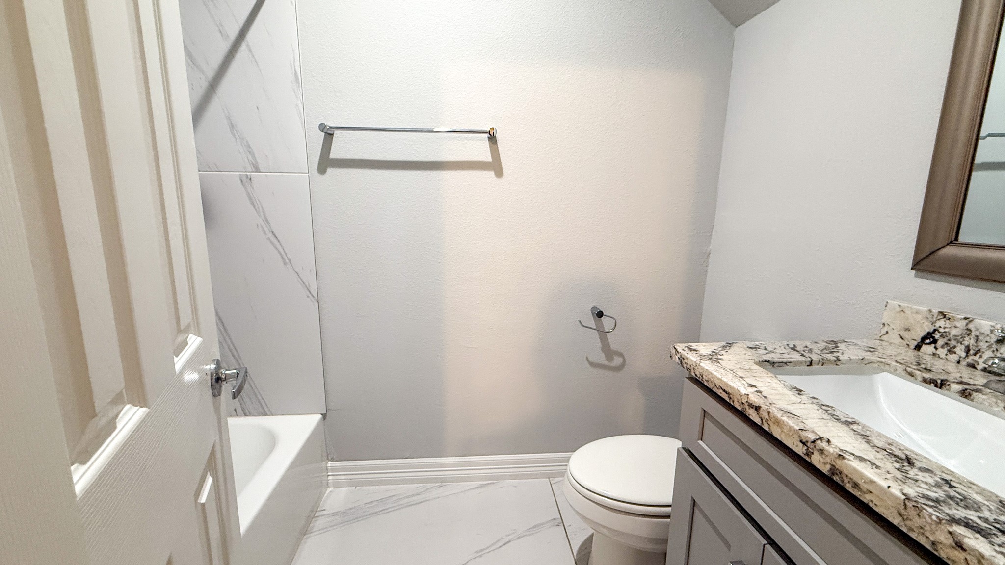 7823 Gladstone Street B2 Property Photo 13