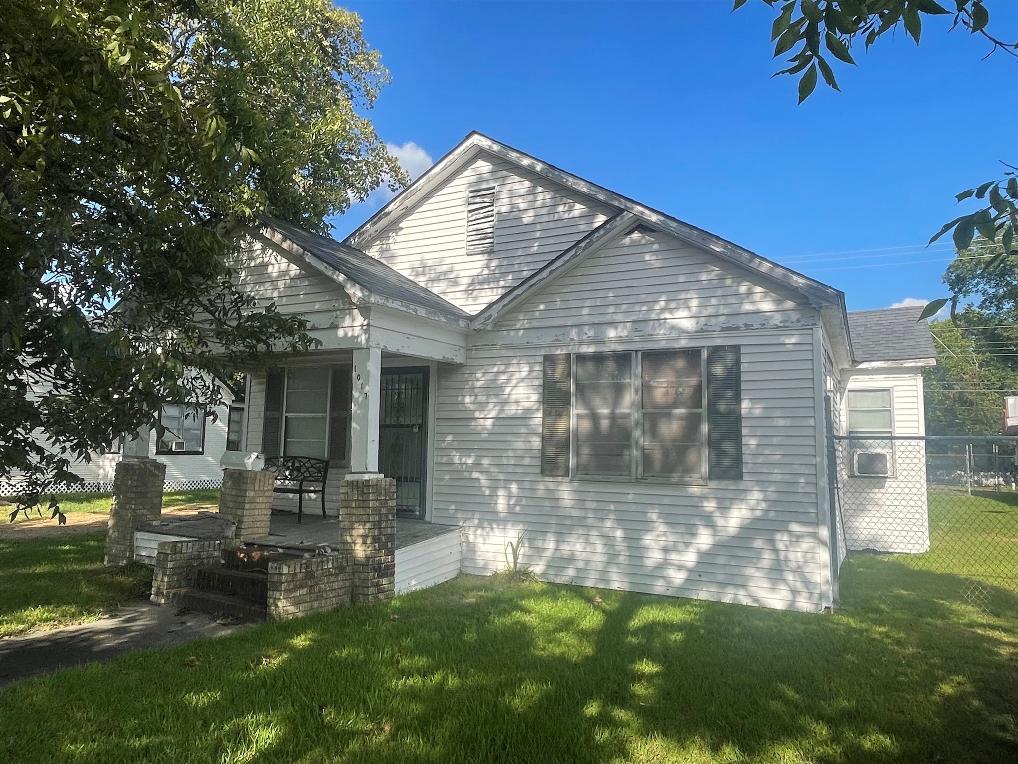 1017 7th Street Property Photo 1