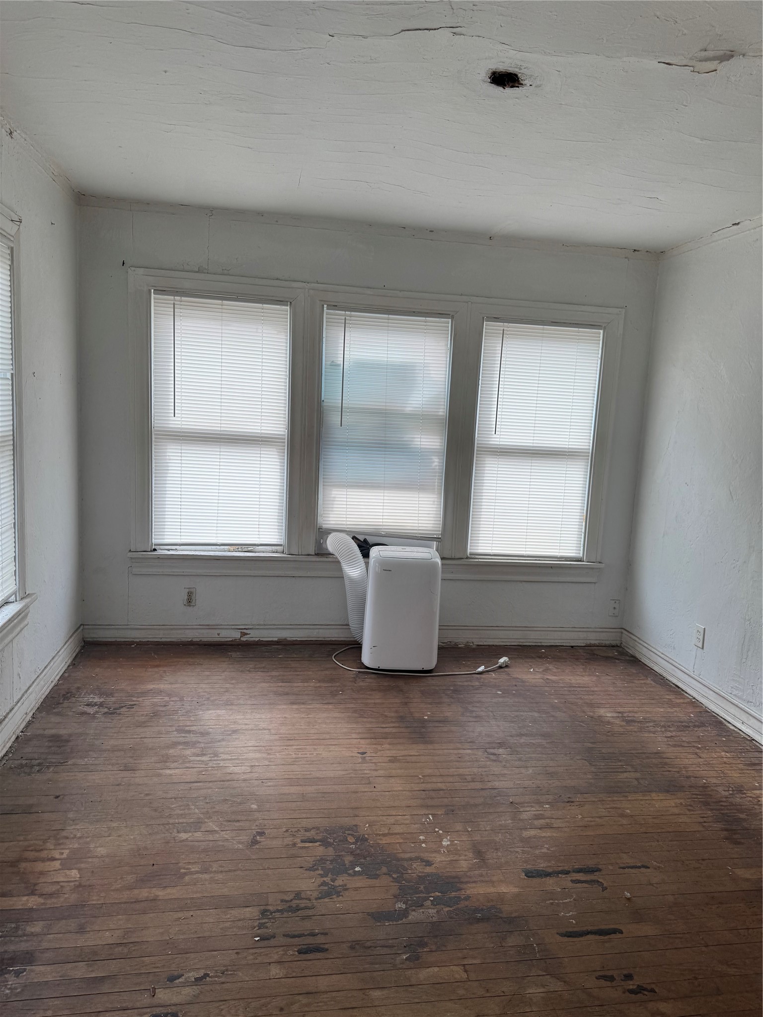 2213 Wheeler Street Property Photo 4