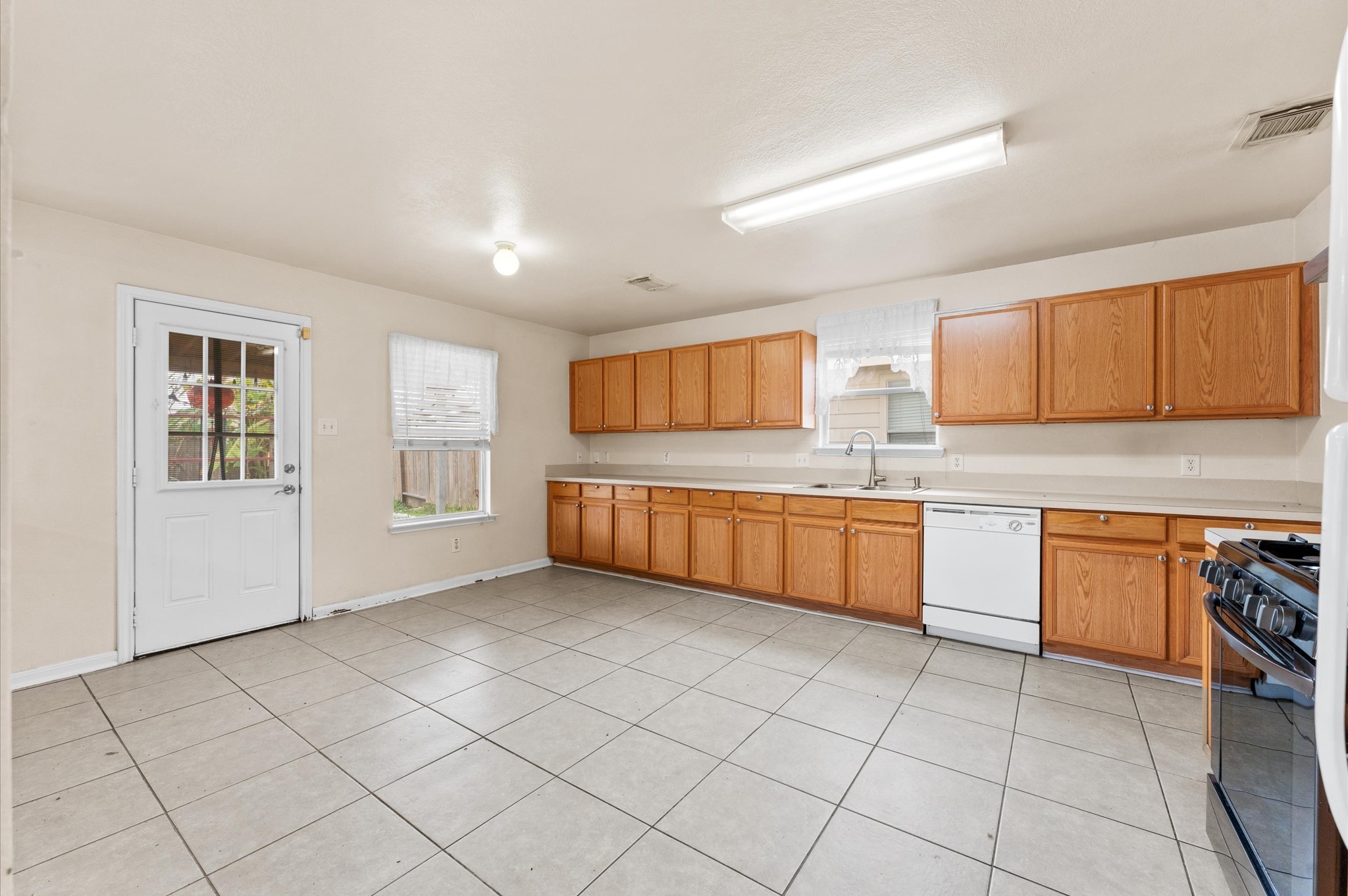 15427 Western Skies Drive Property Photo 10