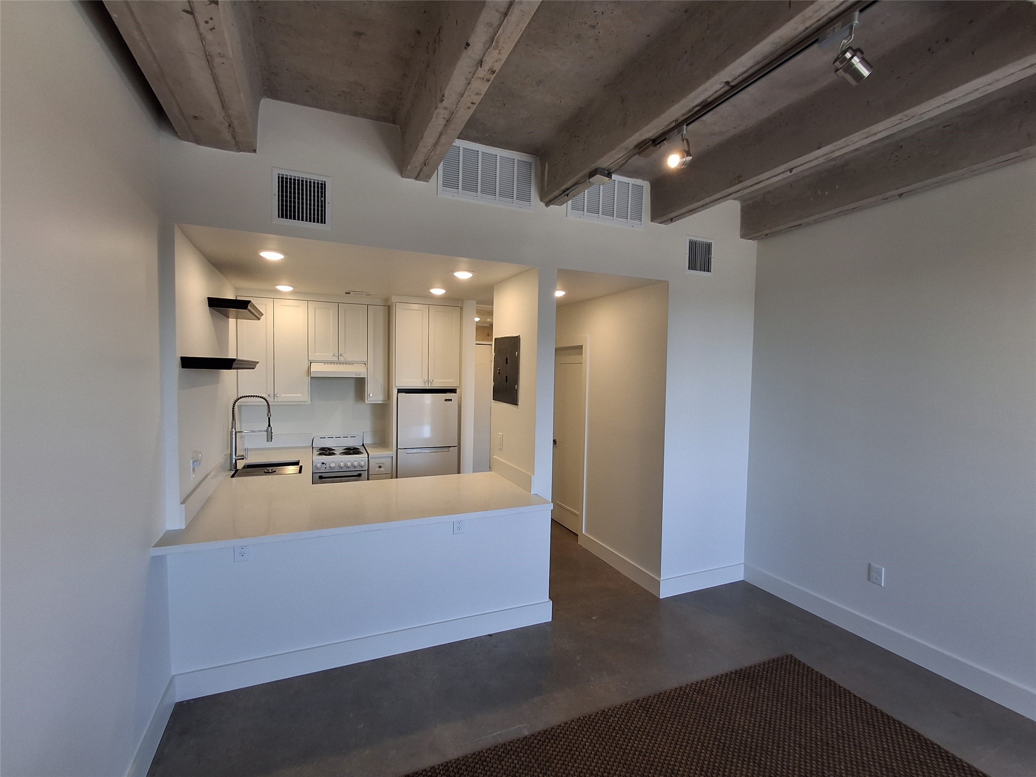 2016 Main Street 1416 Property Photo 2