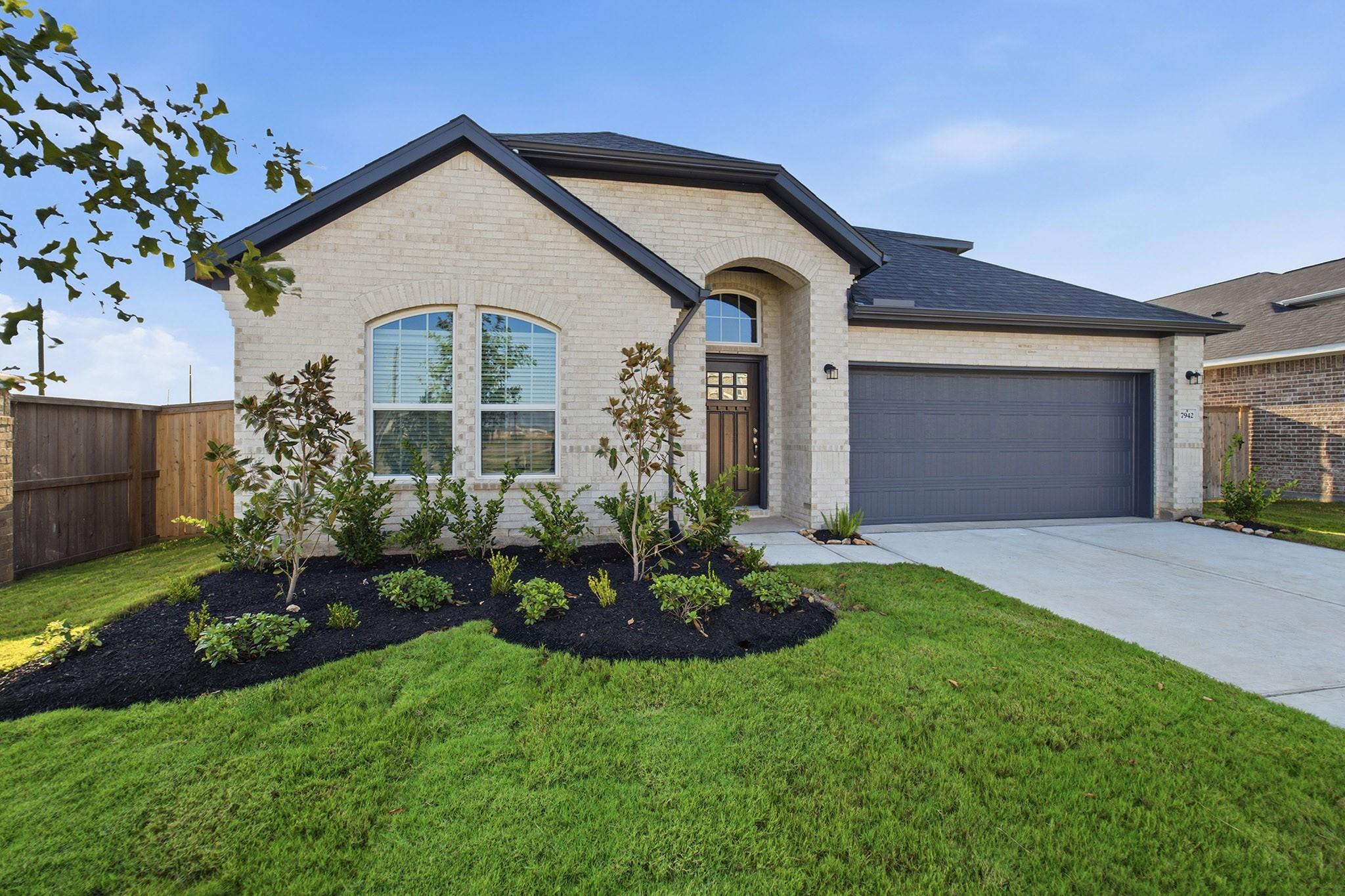 7942 Jade Crest Drive Property Photo 3