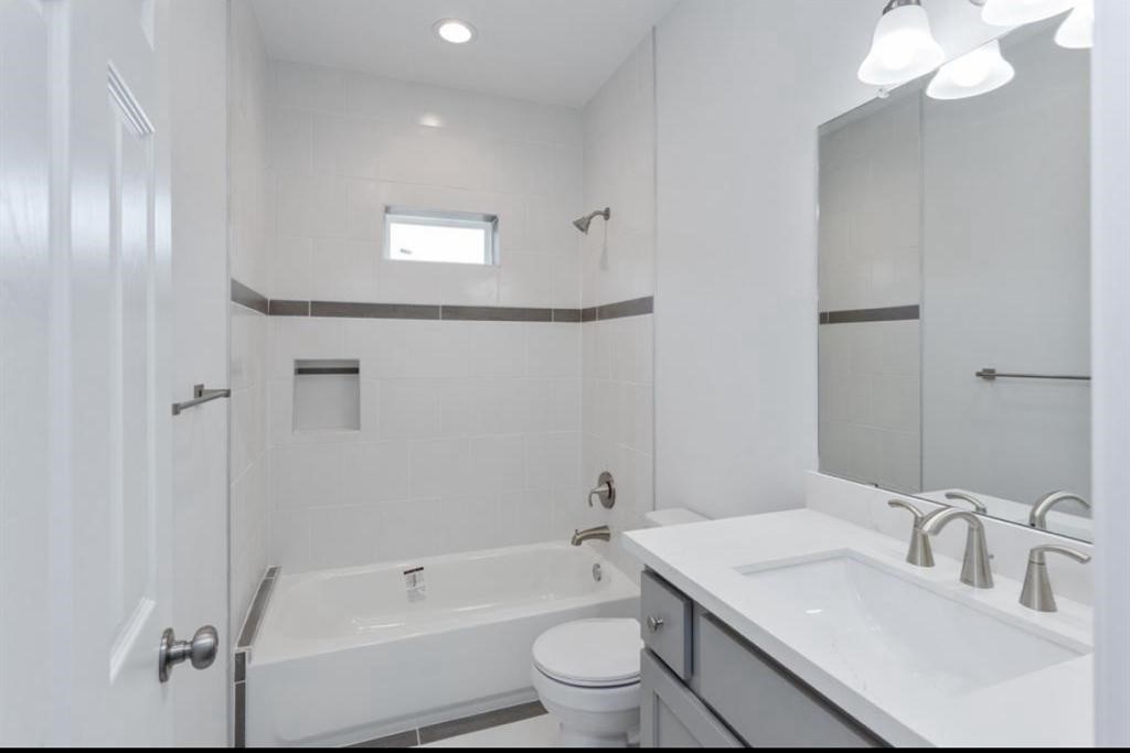 11623 Waldemar Drive Property Photo 14
