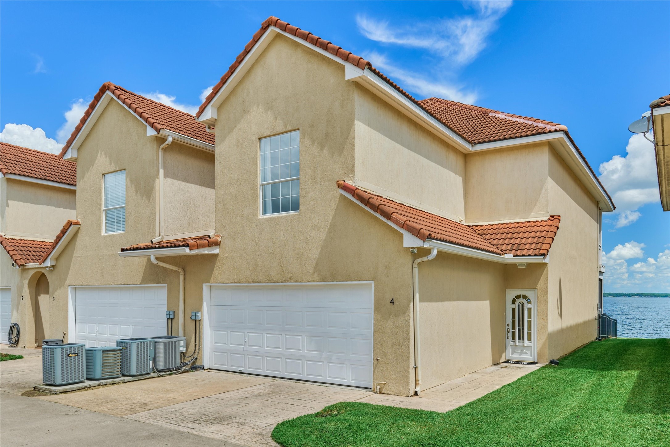 4 Regency Point Property Photo 2