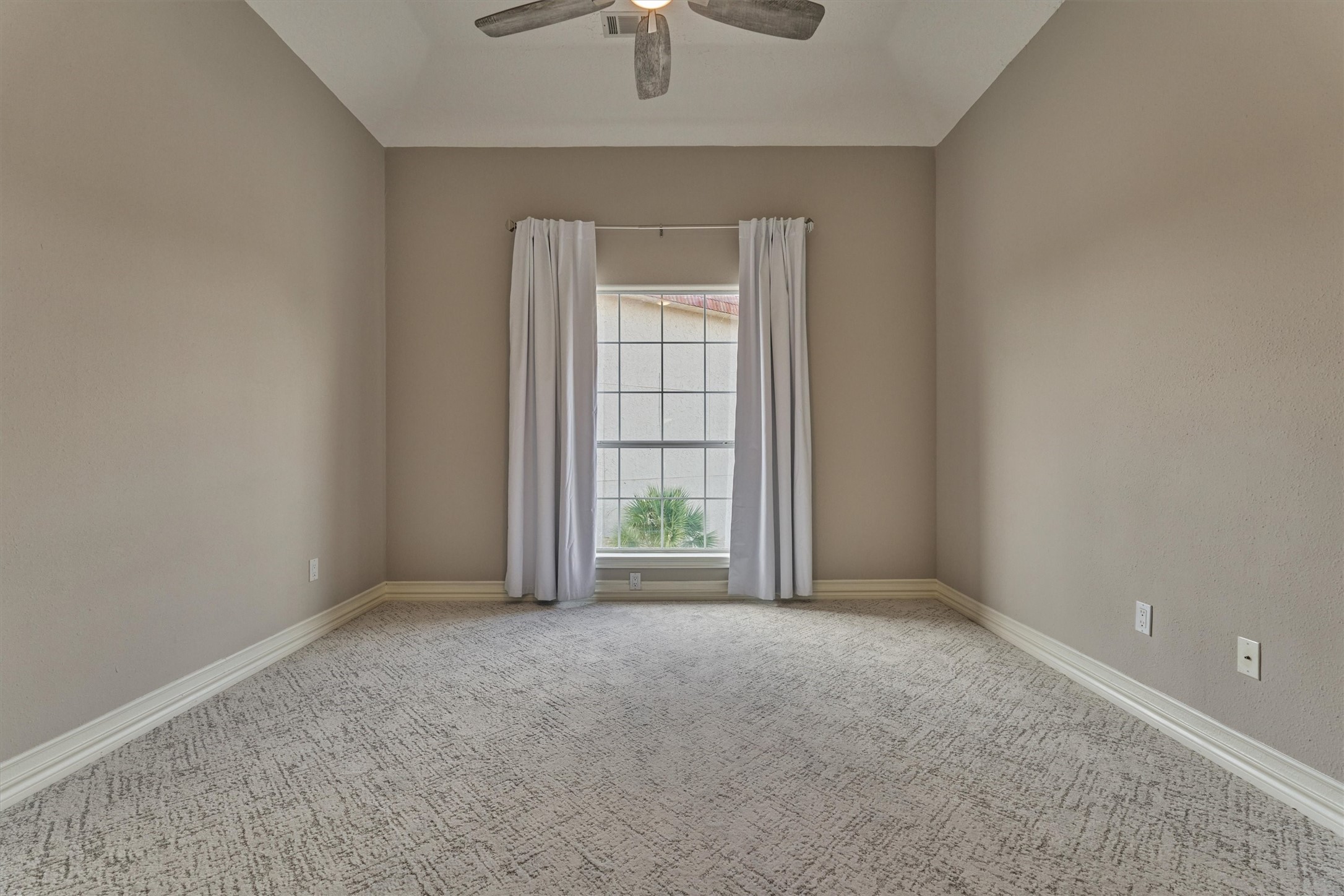 4 Regency Point Property Photo 30