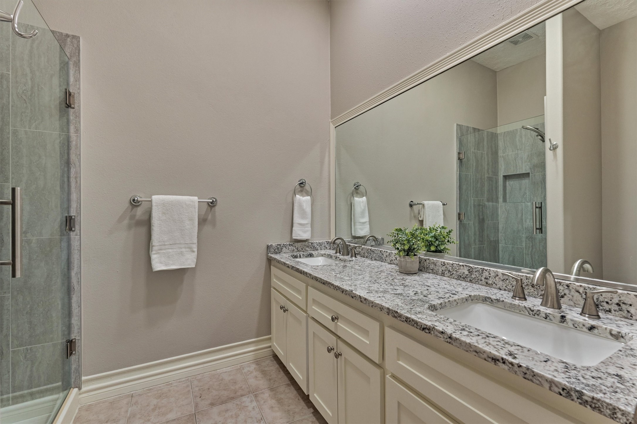 4 Regency Point Property Photo 31