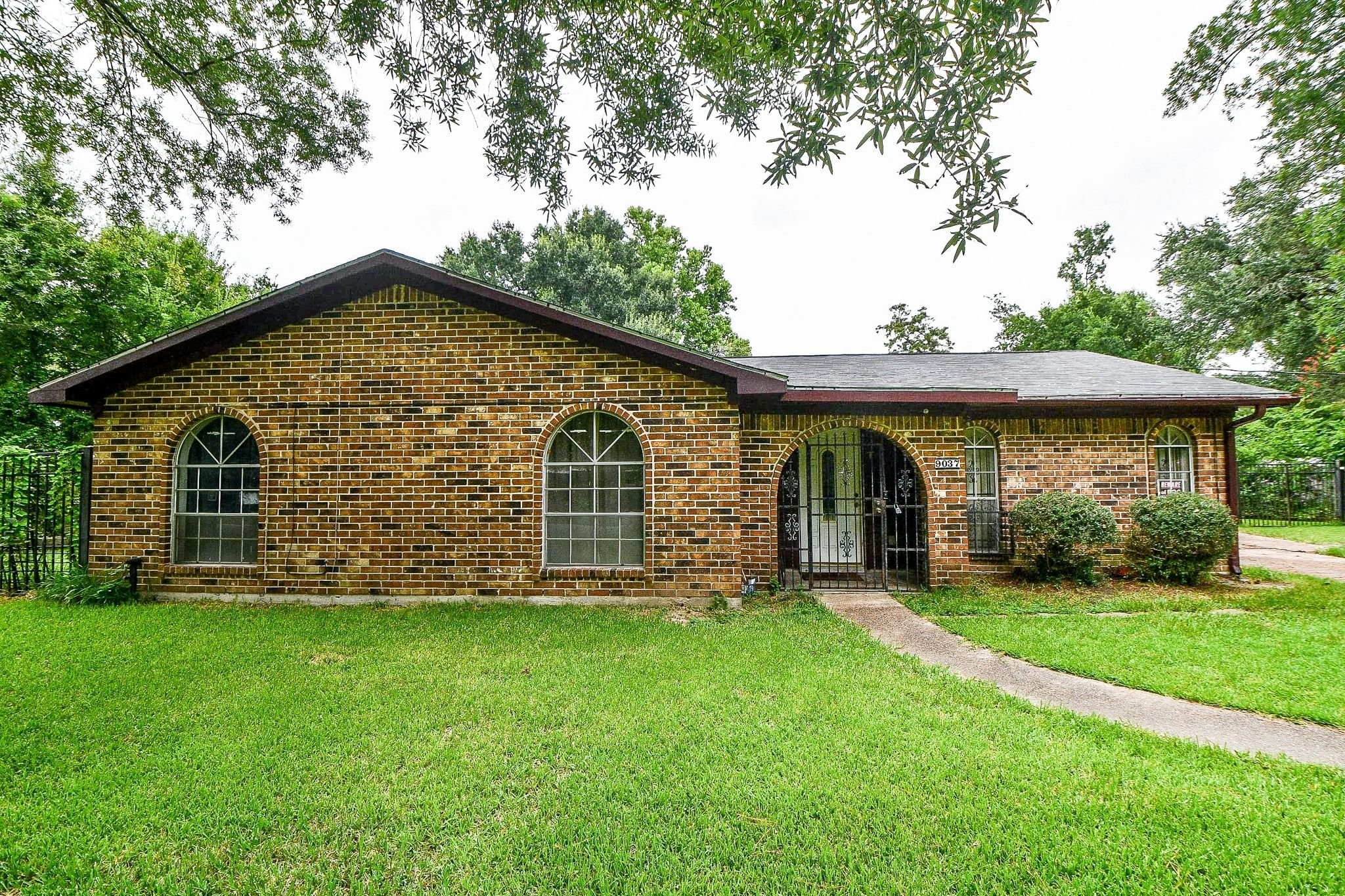 9037 Crestview Drive Property Photo 1