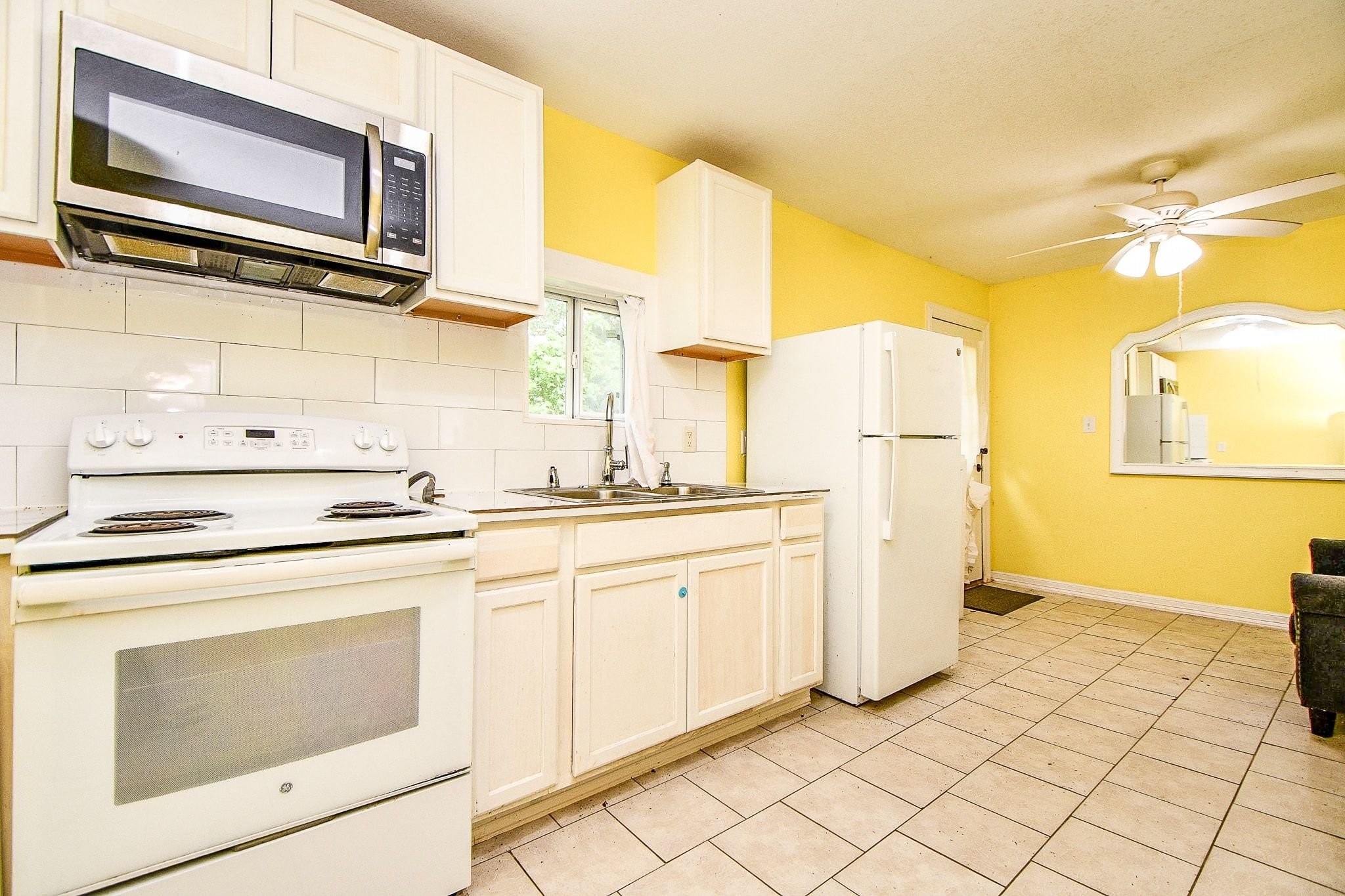 9037 Crestview Drive Property Photo 3