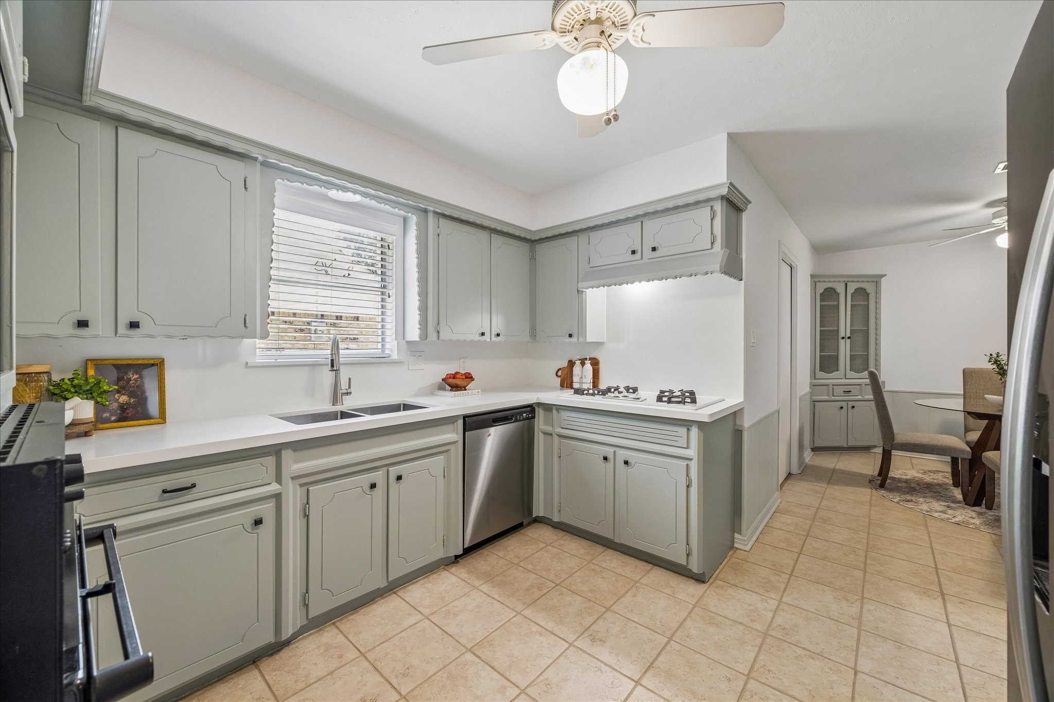 11423 Valley Spring Drive Property Photo 3