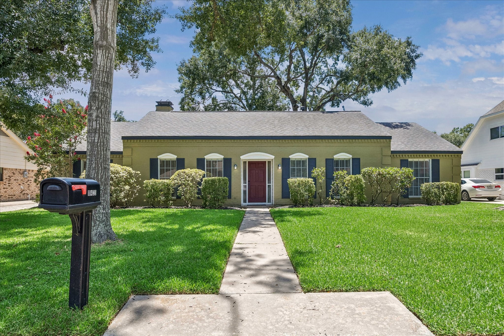 11423 Valley Spring Drive Property Photo 6