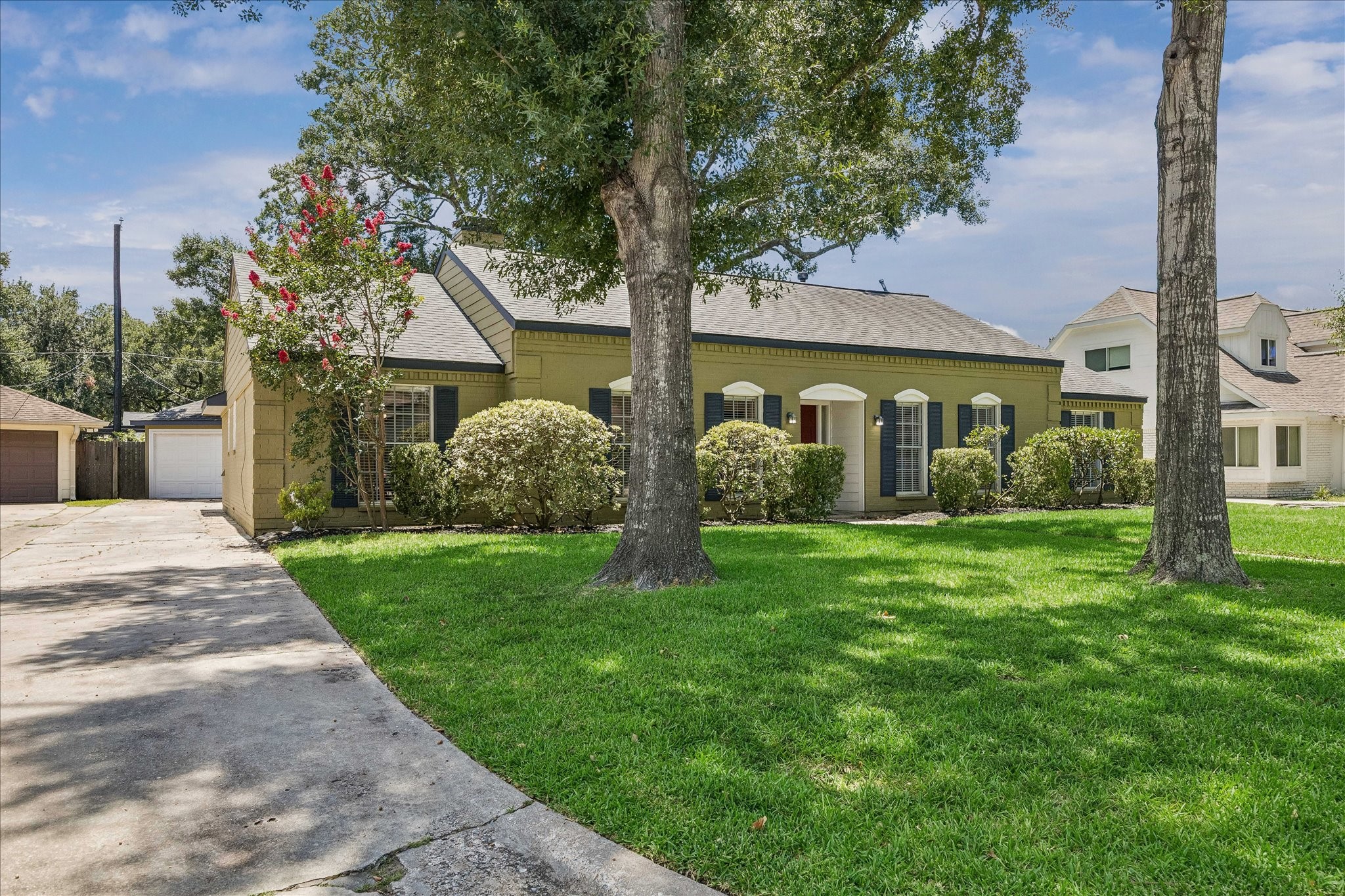 11423 Valley Spring Drive Property Photo 7
